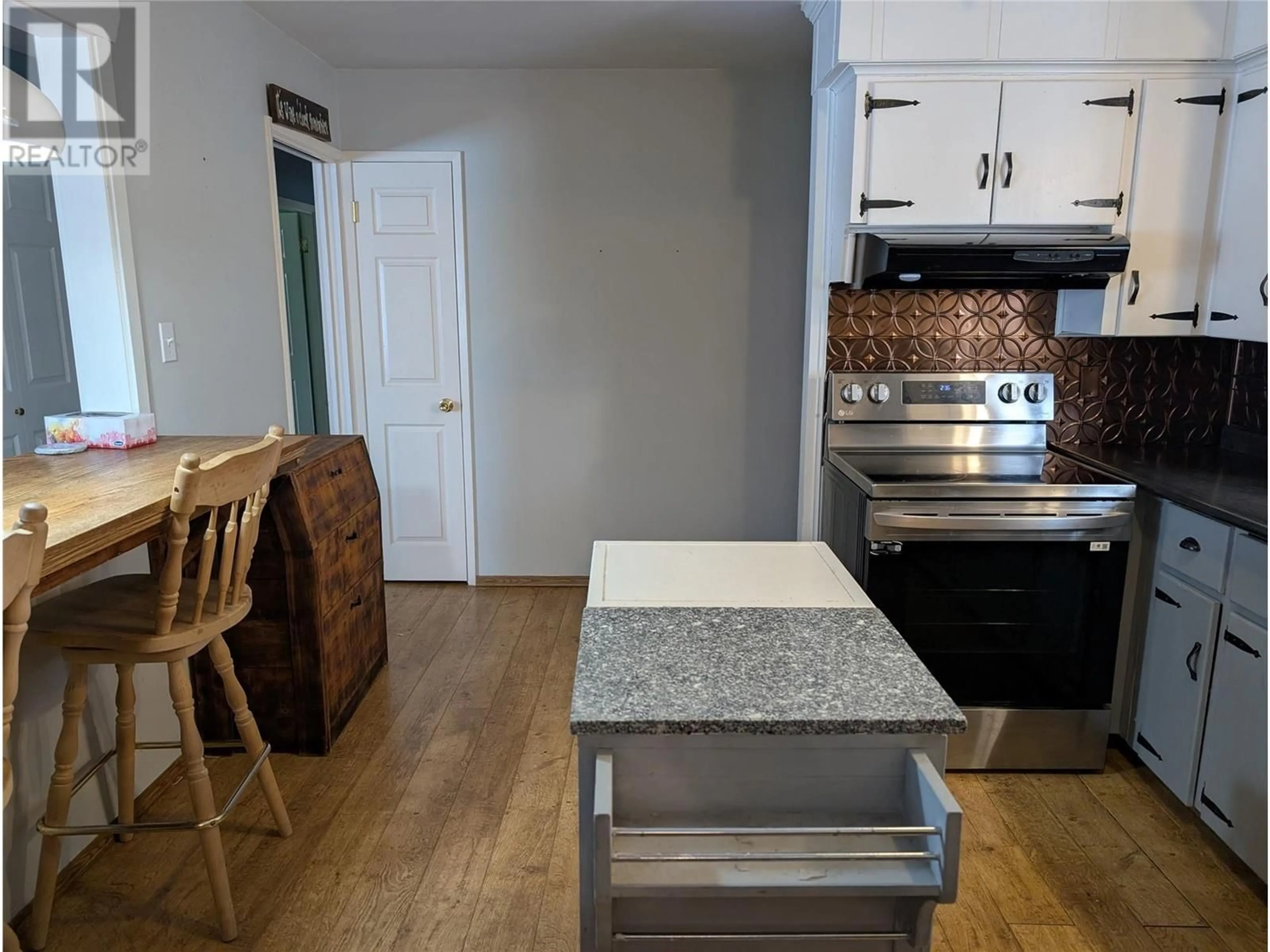 Standard kitchen, unknown for 1833 Aspen Drive, Dawson Creek British Columbia V1G2S5