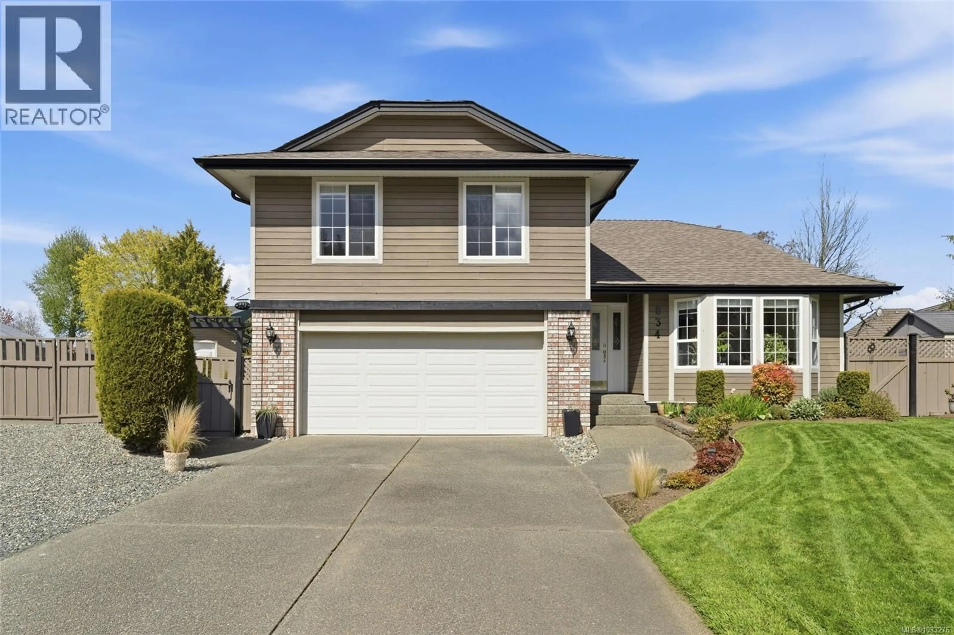 Home with vinyl exterior material, street for 834 WOODSIDE CRESCENT, Qualicum Beach British Columbia V9K2K8