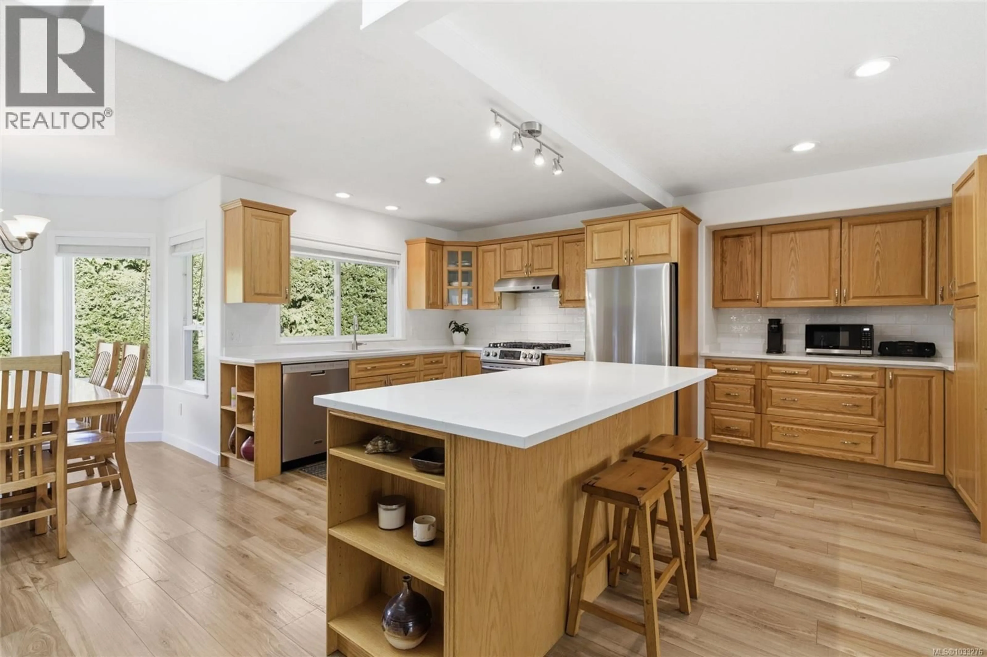 Open concept kitchen, unknown for 834 WOODSIDE CRESCENT, Qualicum Beach British Columbia V9K2K8