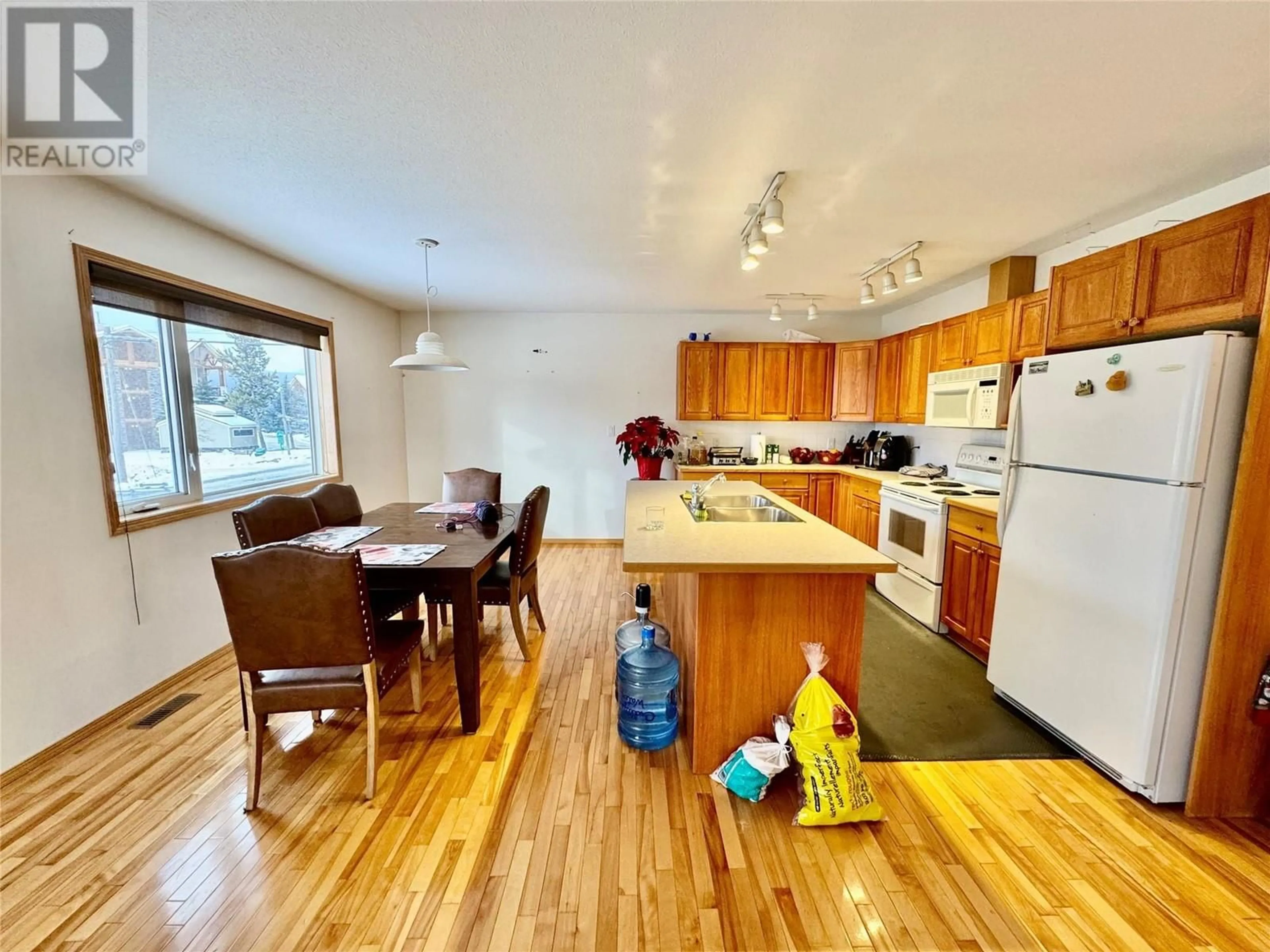 Open concept kitchen, wood/laminate floor for 7506 COLUMBIA Avenue, Radium Hot Springs British Columbia V0A1M0