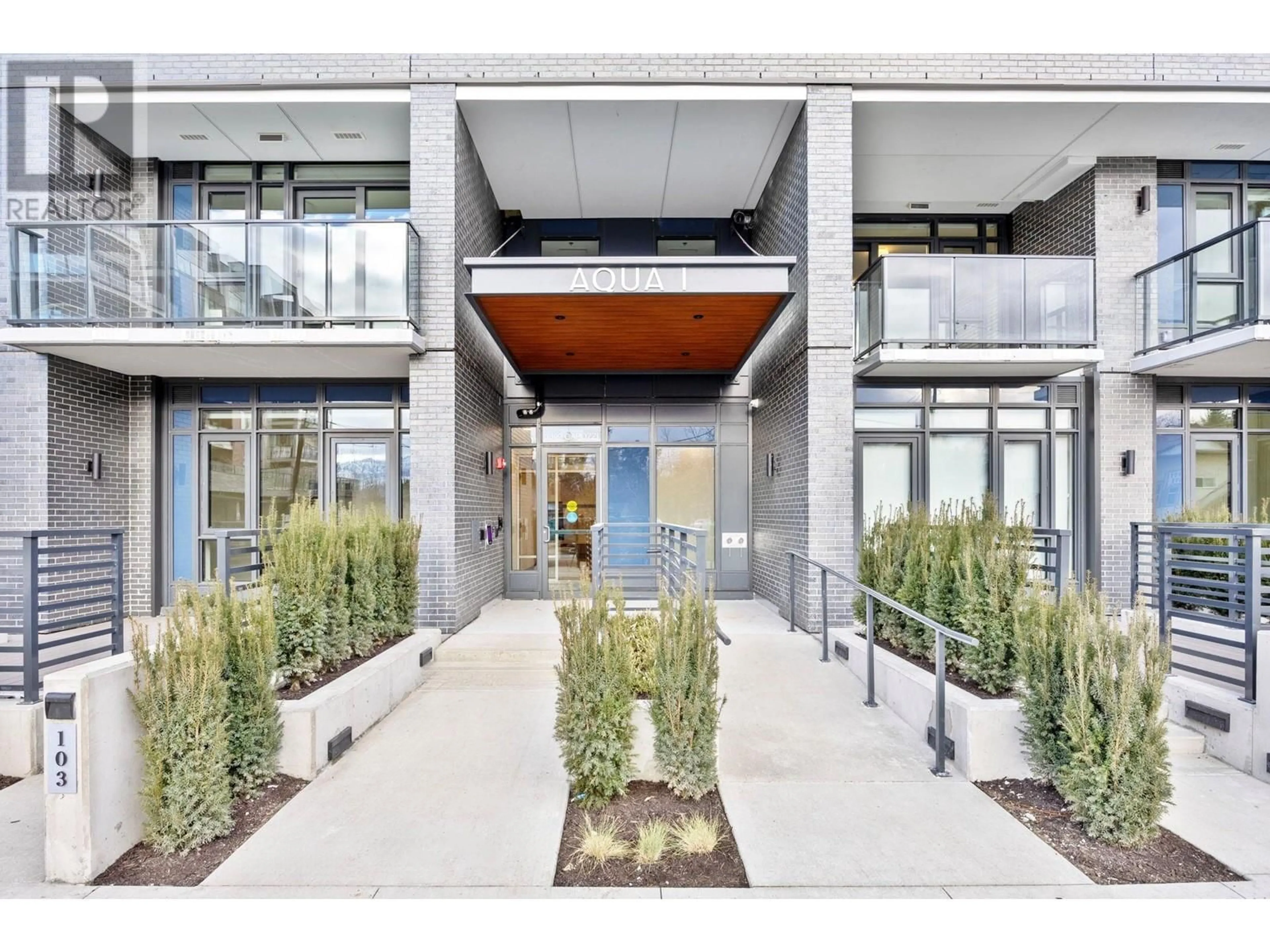 Indoor foyer for 3699 Capozzi Road Unit# 501, Kelowna British Columbia V1W0G3