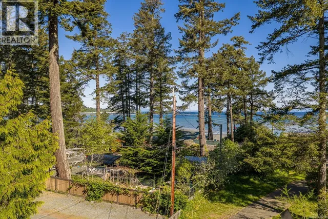 1545 KYE BAY ROAD, Comox 3