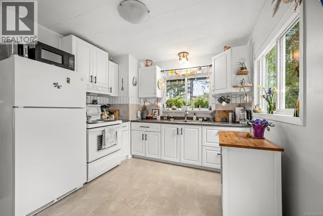 1545 KYE BAY ROAD, Comox 5