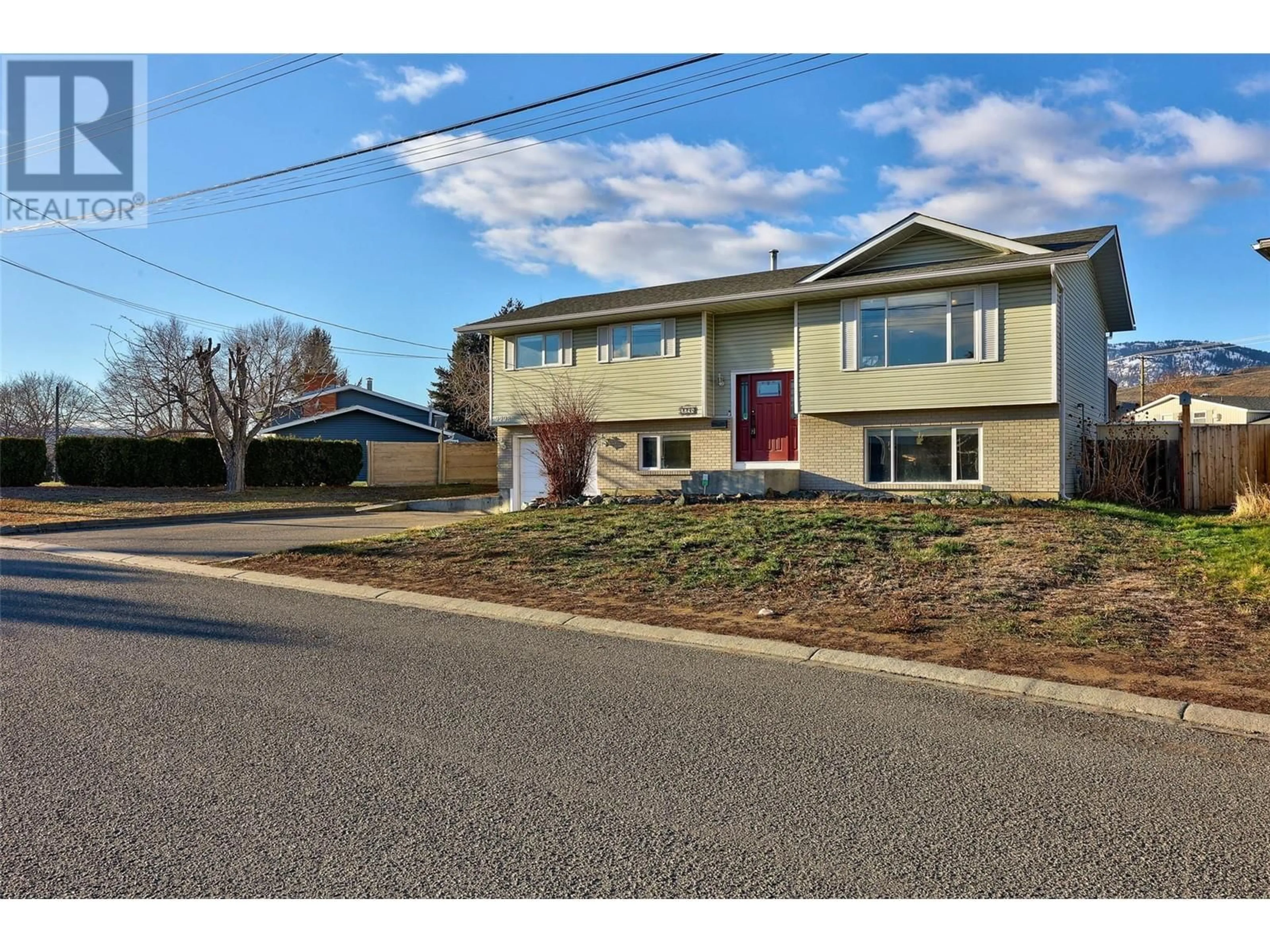 Home with vinyl exterior material, street for 2298 Bossert Avenue, Kamloops British Columbia V2B8H5