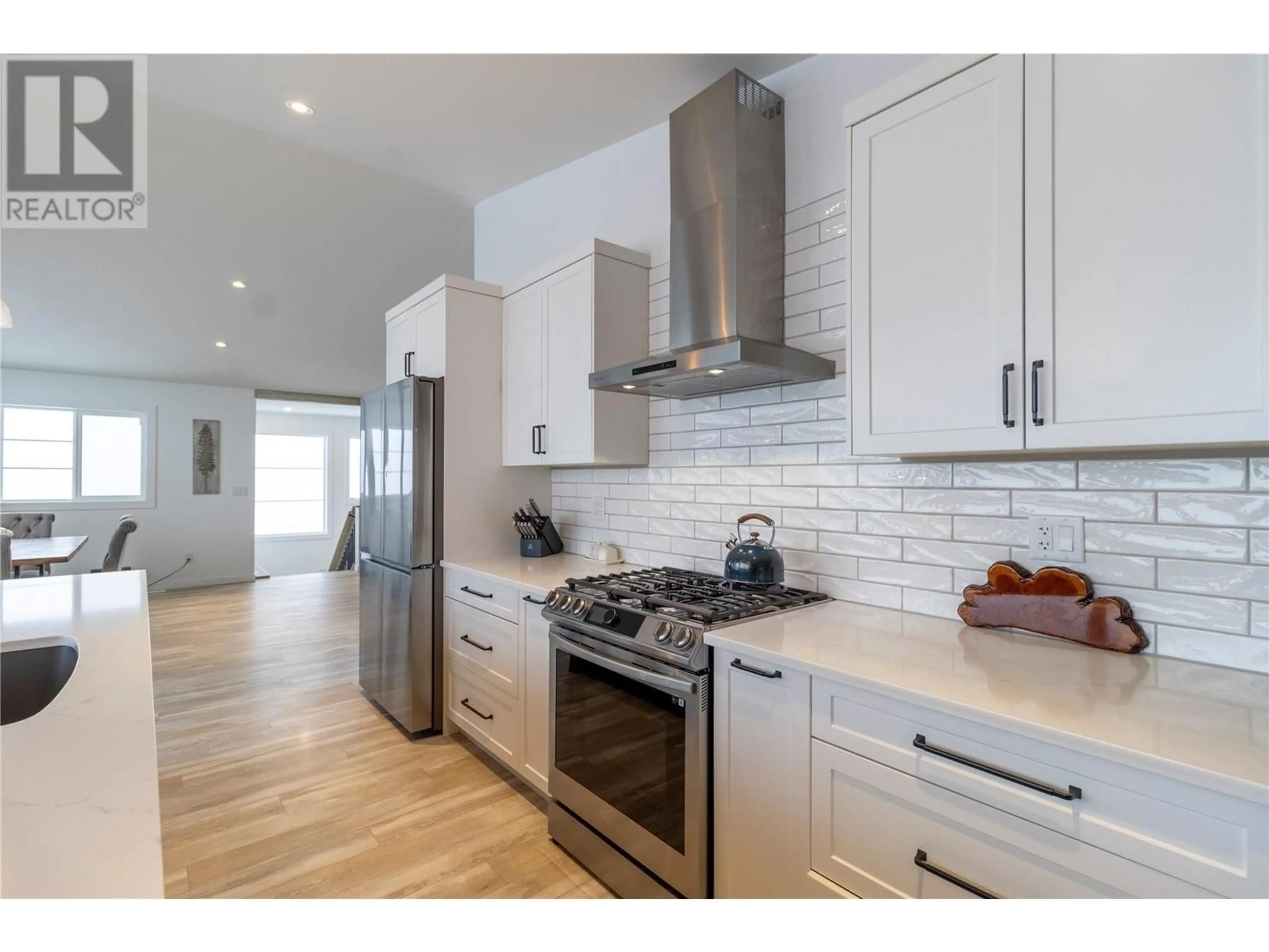 Open concept kitchen, unknown for 2521 Panoramic Way, Blind Bay British Columbia V0E1H0