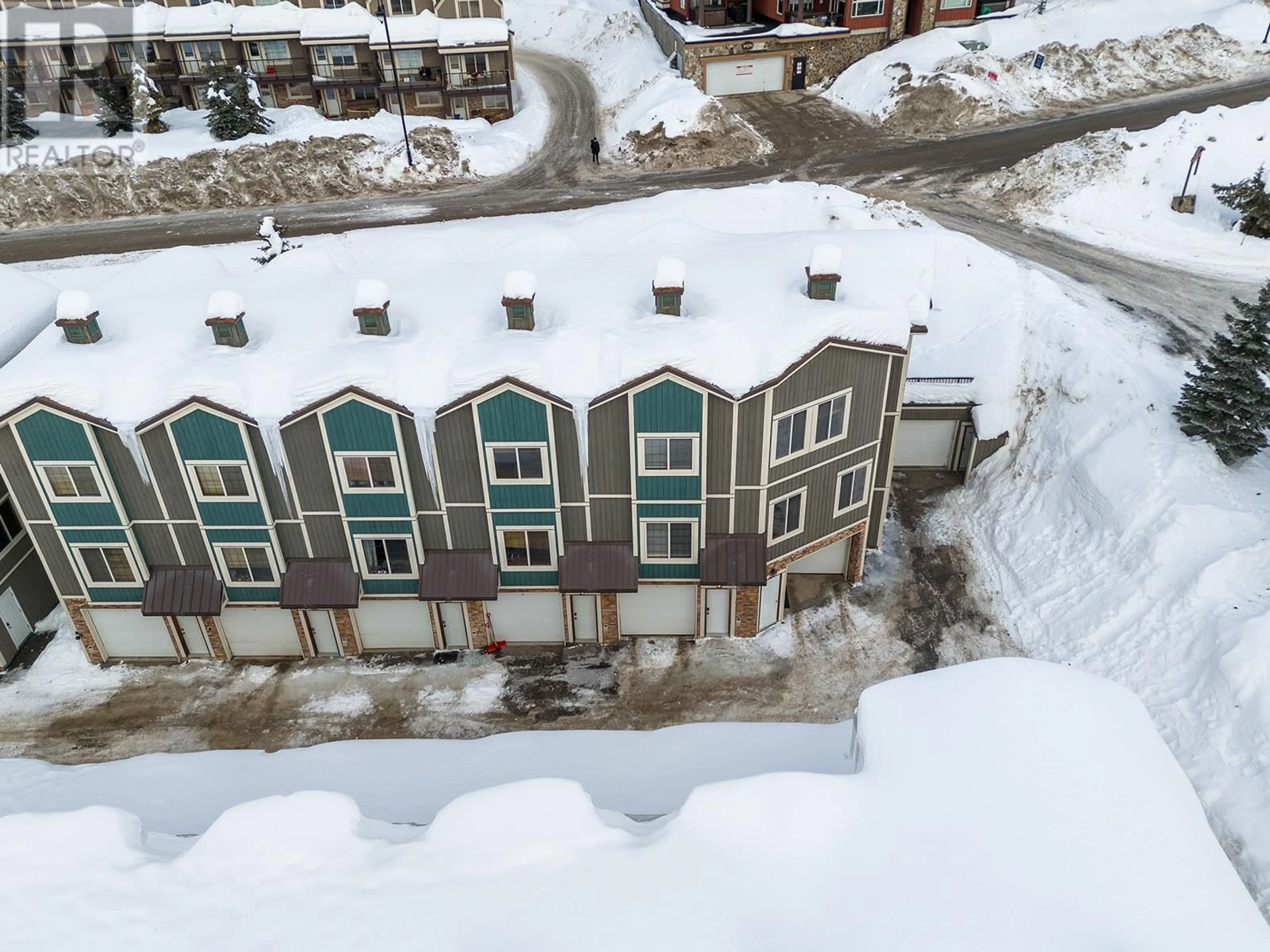 A pic from outside/outdoor area/front of a property/back of a property/a pic from drone, building for 5015 Snowbird Way Unit# 28, Big White British Columbia V1P1P3