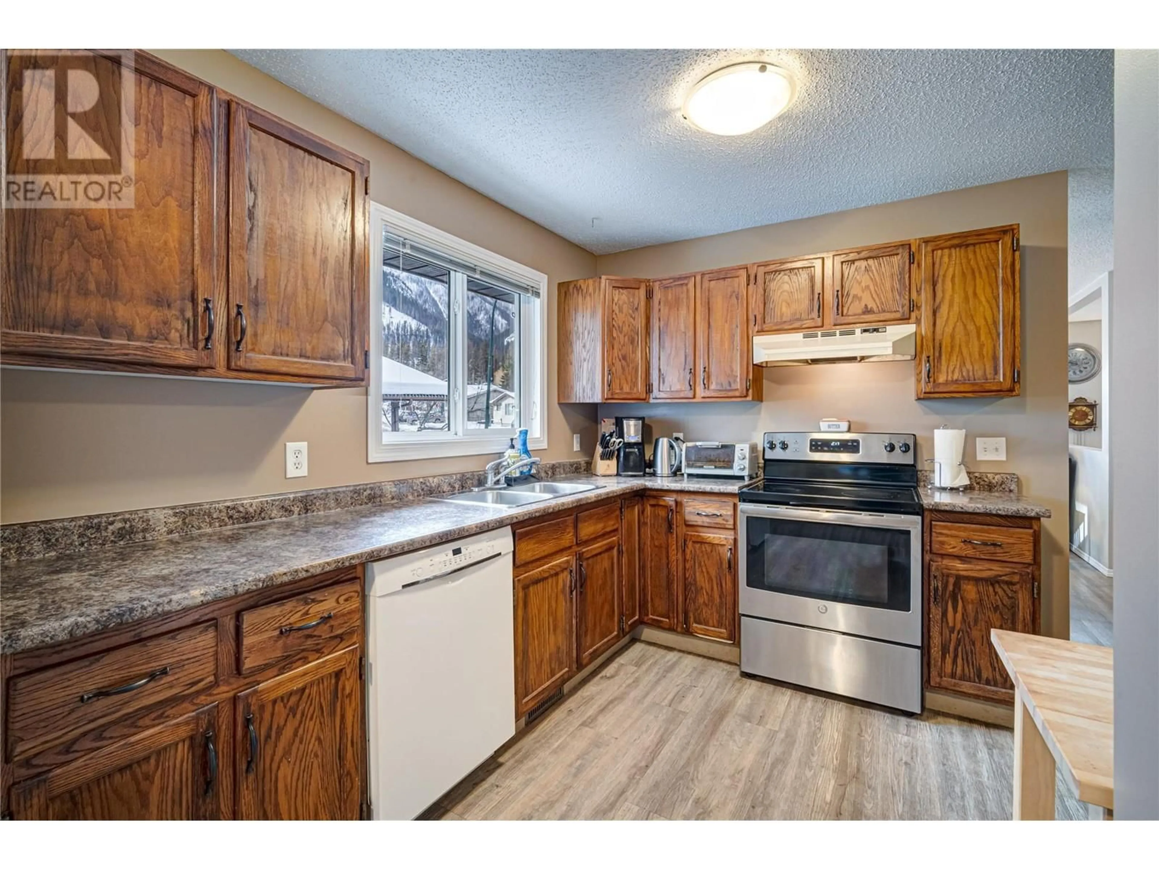 Standard kitchen, unknown for 1278 PONDEROSA Drive, Sparwood British Columbia V0B2G2