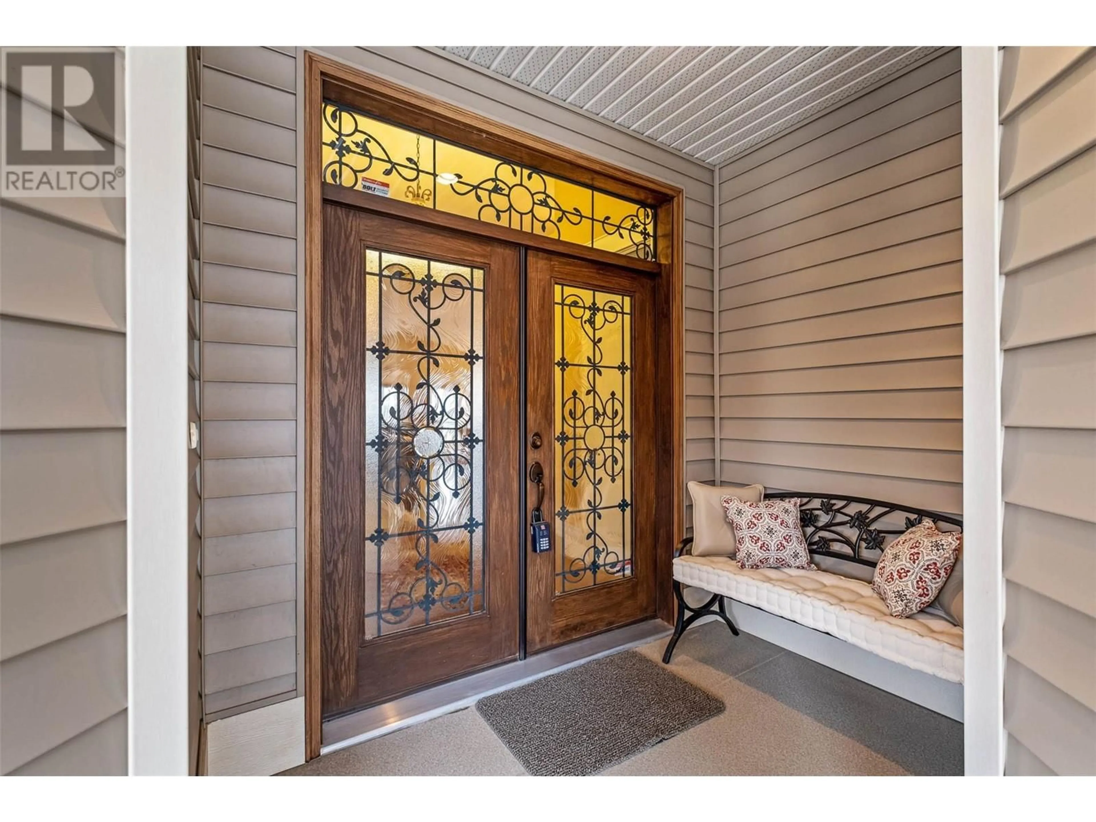 Indoor entryway for 1297 Tanemura Crescent, Kelowna British Columbia V1P1R5