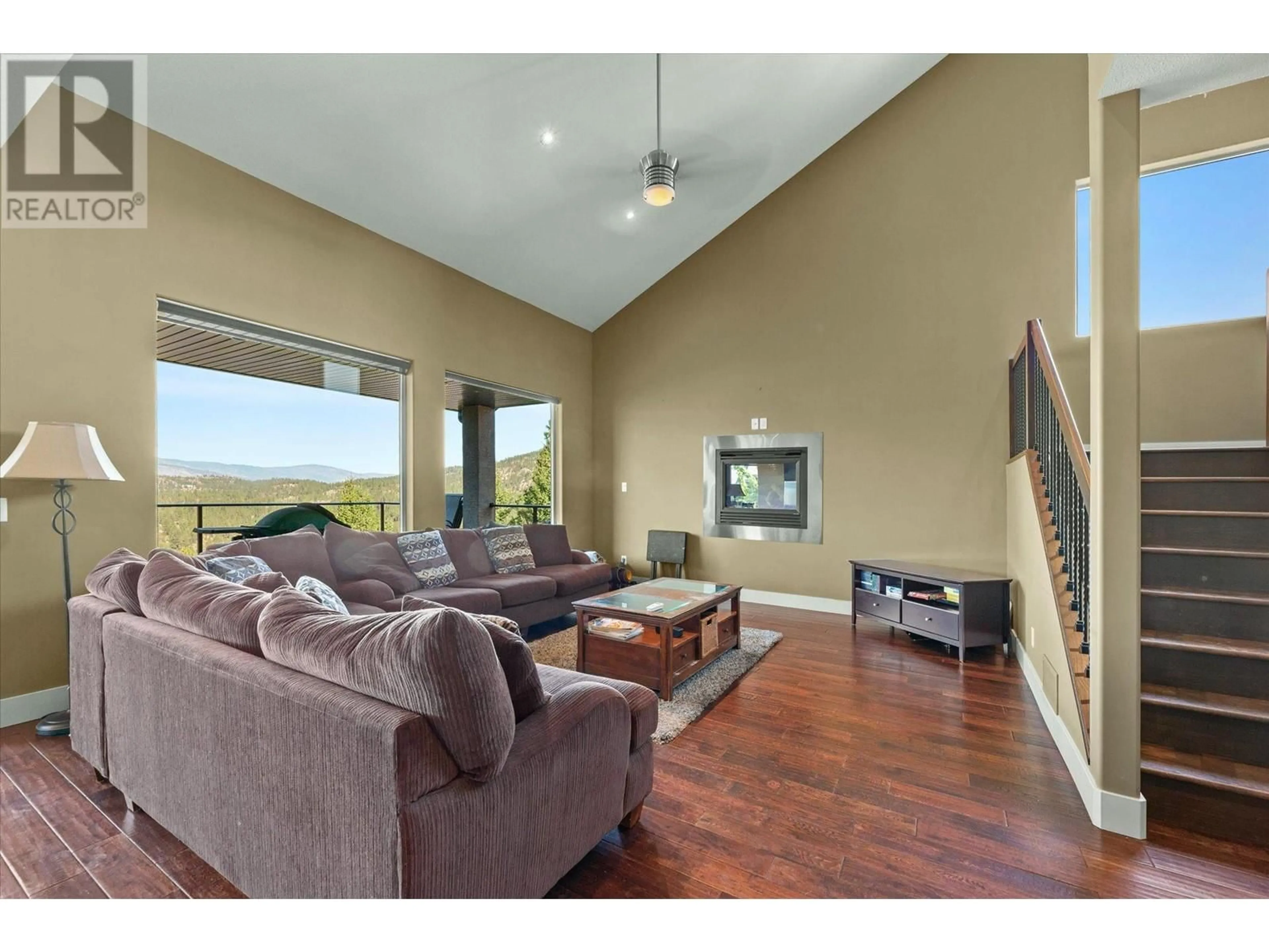 Living room with furniture, unknown for 2210 Quail Run Drive, Kelowna British Columbia V1V2S4