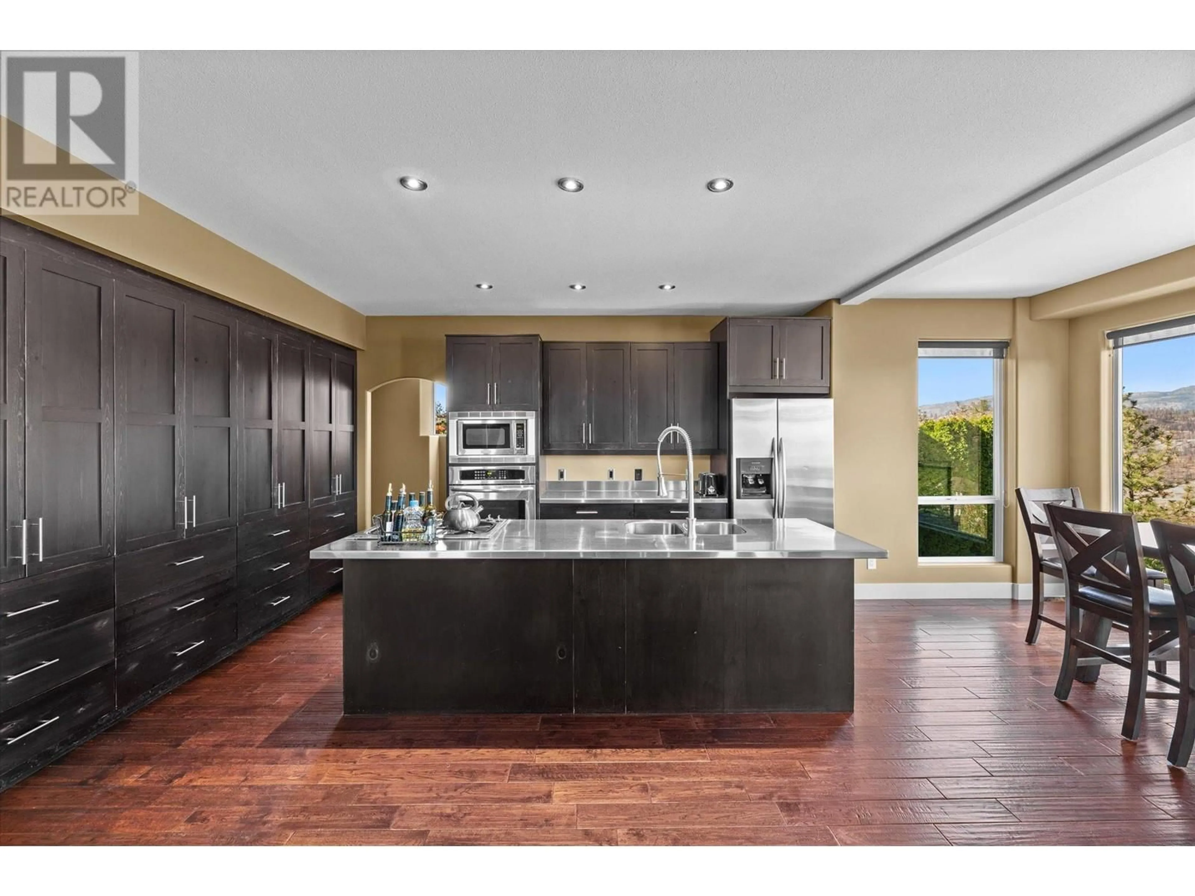 Open concept kitchen, unknown for 2210 Quail Run Drive, Kelowna British Columbia V1V2S4