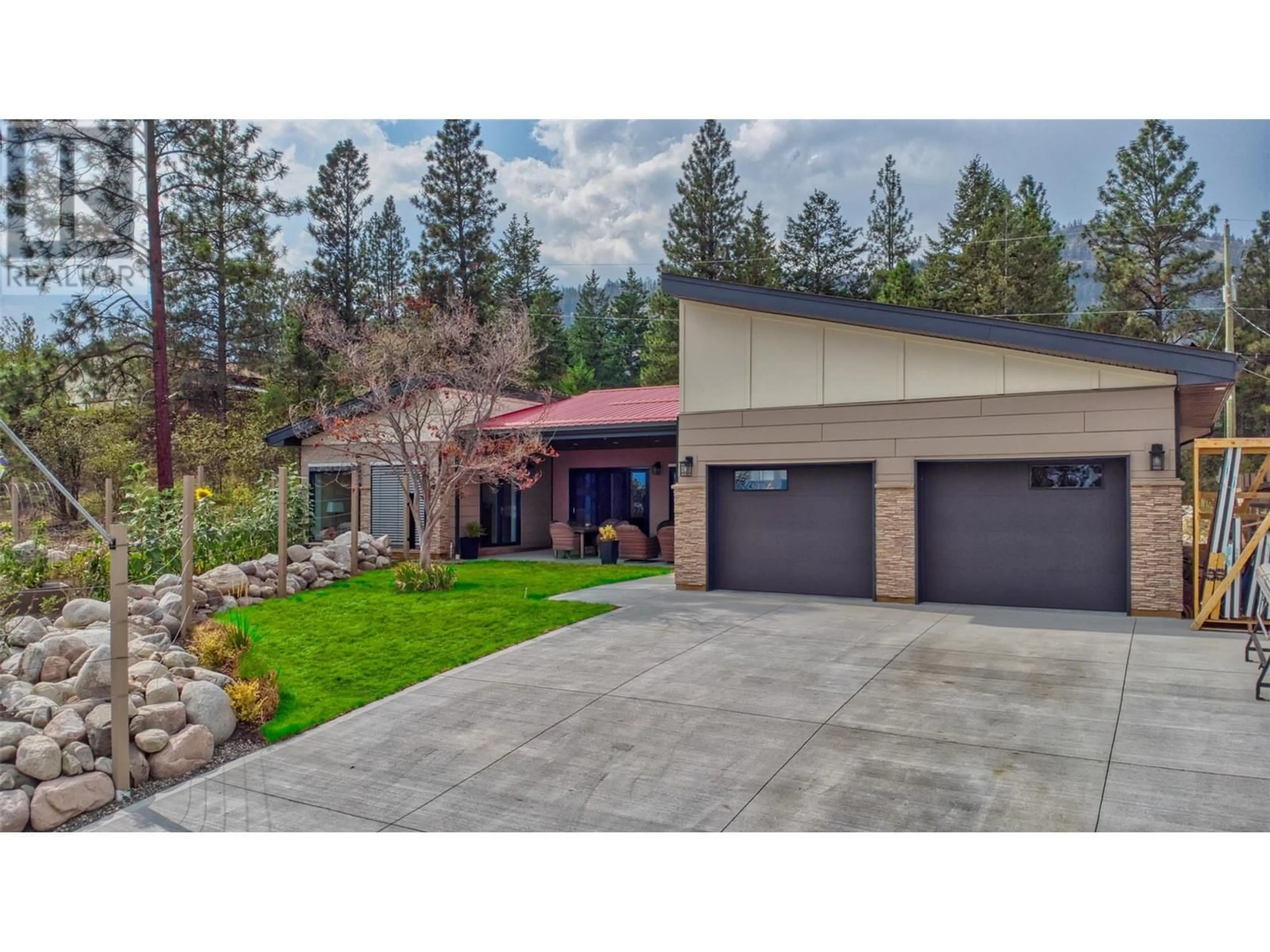 Indoor garage for 514 MOUNTAIN DRIVE, Vernon British Columbia V1H2B8