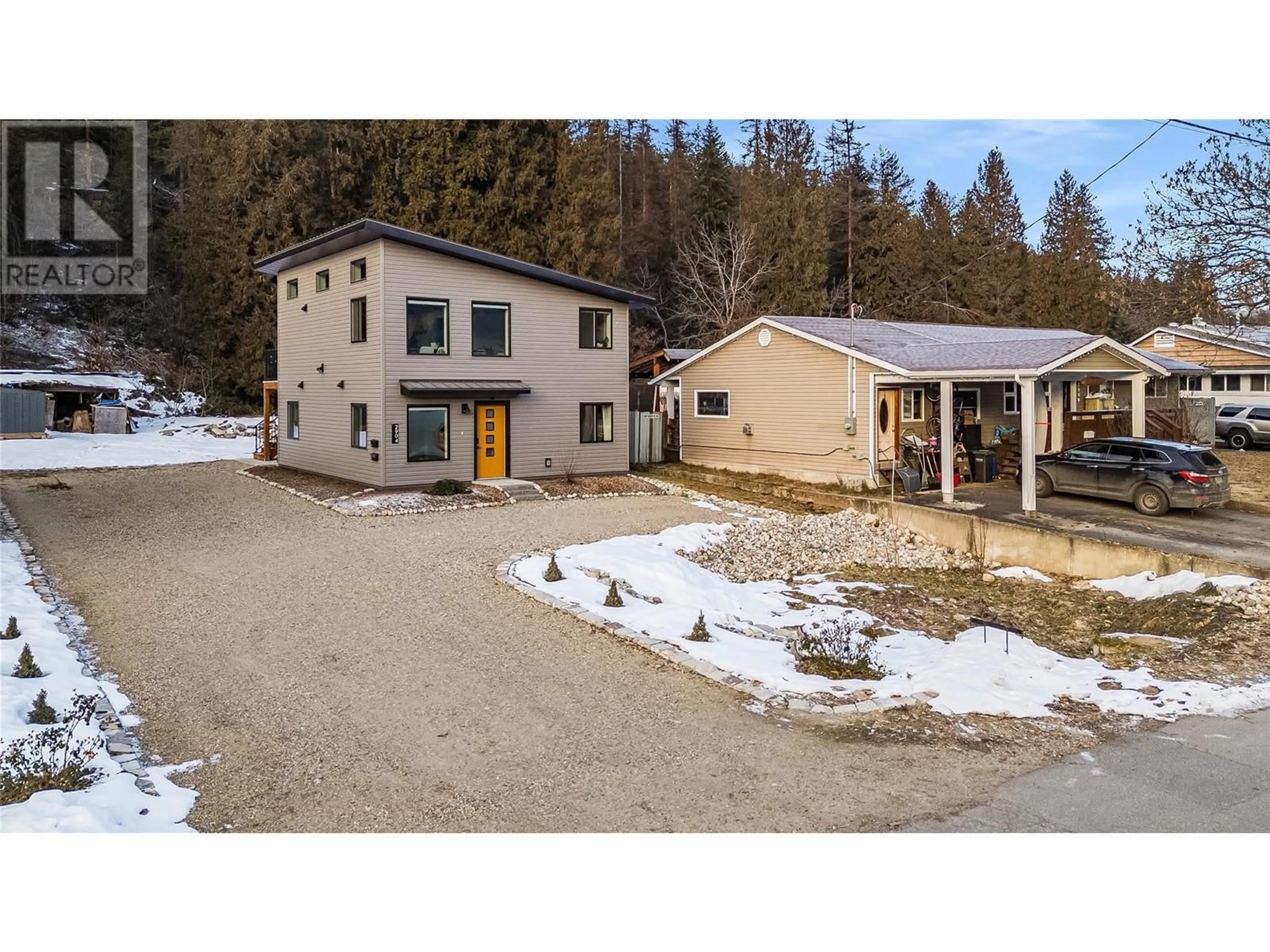 A pic from outside/outdoor area/front of a property/back of a property/a pic from drone, unknown for 2904 9th Avenue, Castlegar British Columbia V1N2Z1