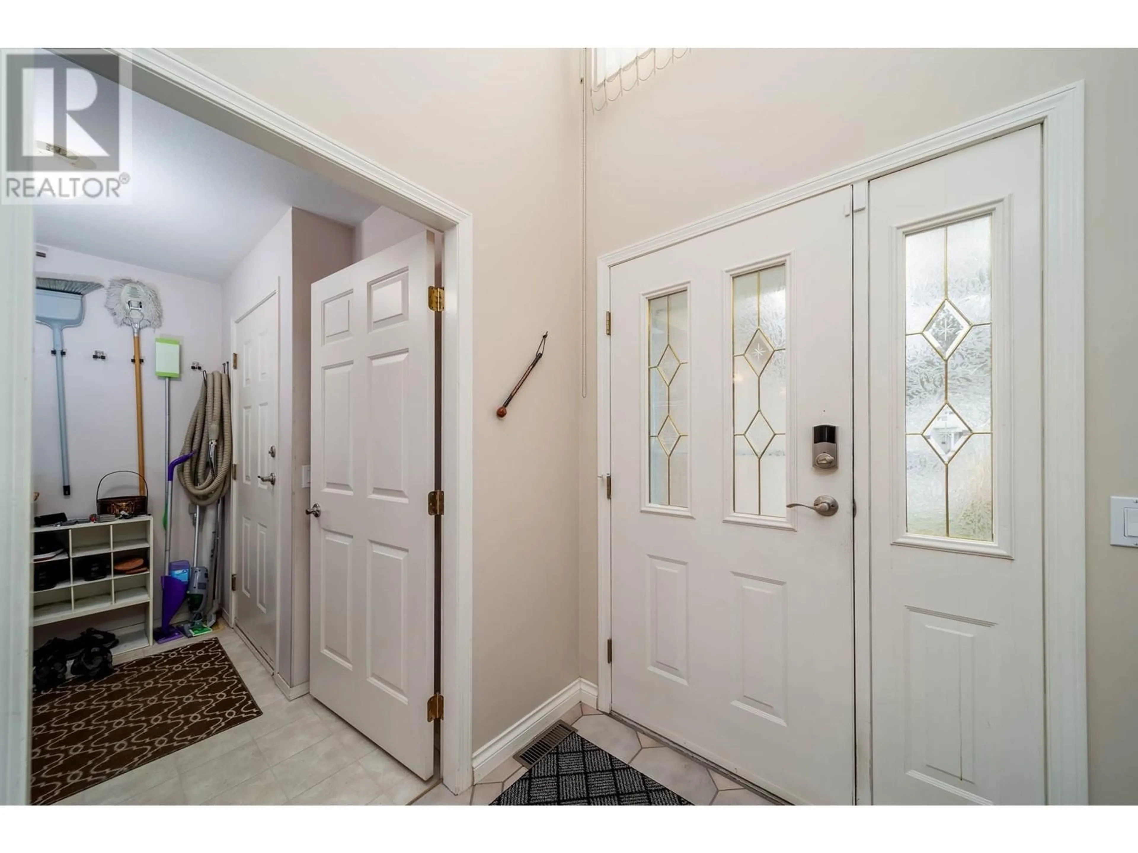 Indoor entryway for 1775 Ivans Court, Kelowna British Columbia V1Y9K3