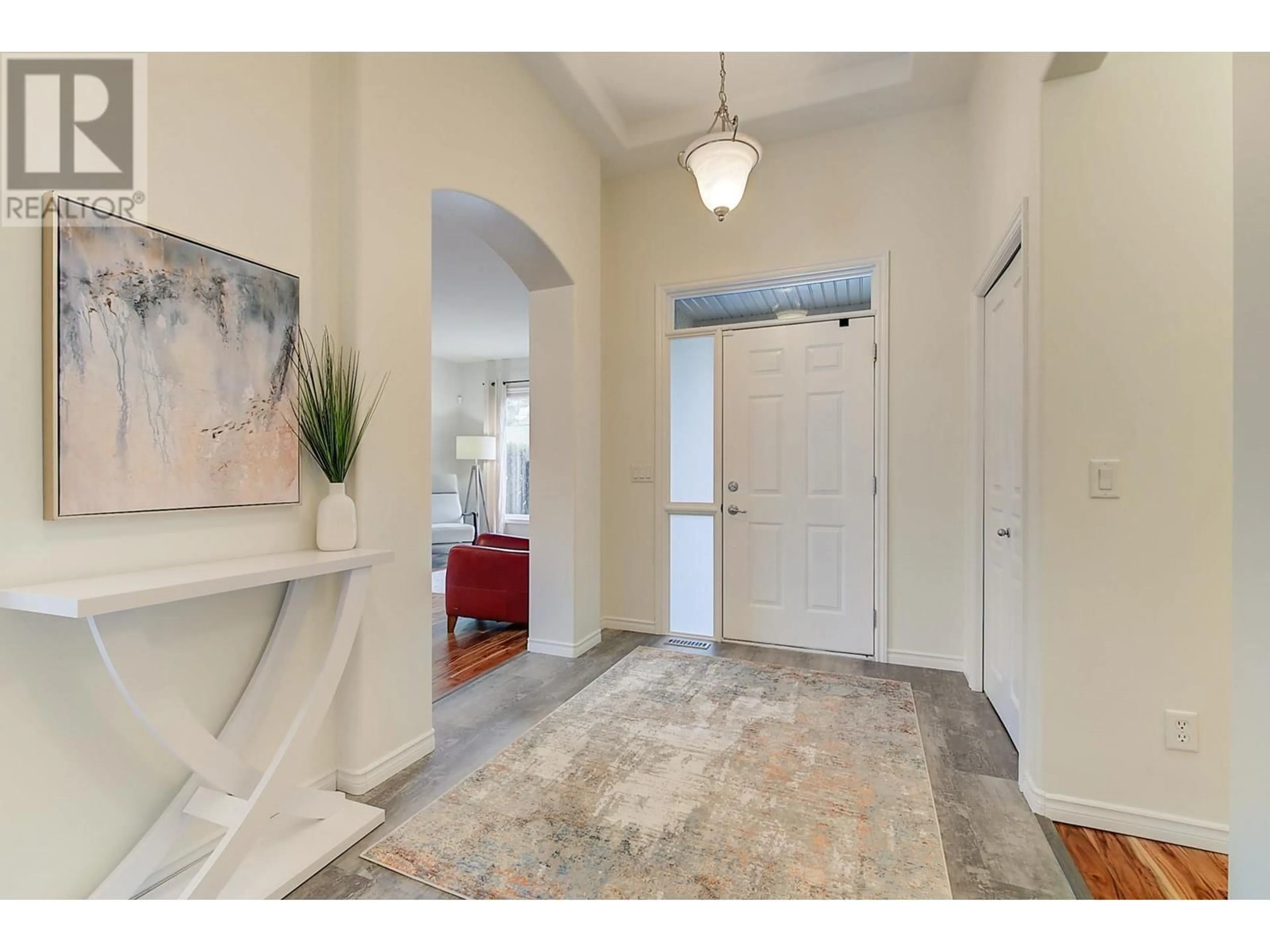 Indoor entryway for 4141 GALLAGHERS FOREST ROAD SOUTH, Kelowna British Columbia V1W5E4