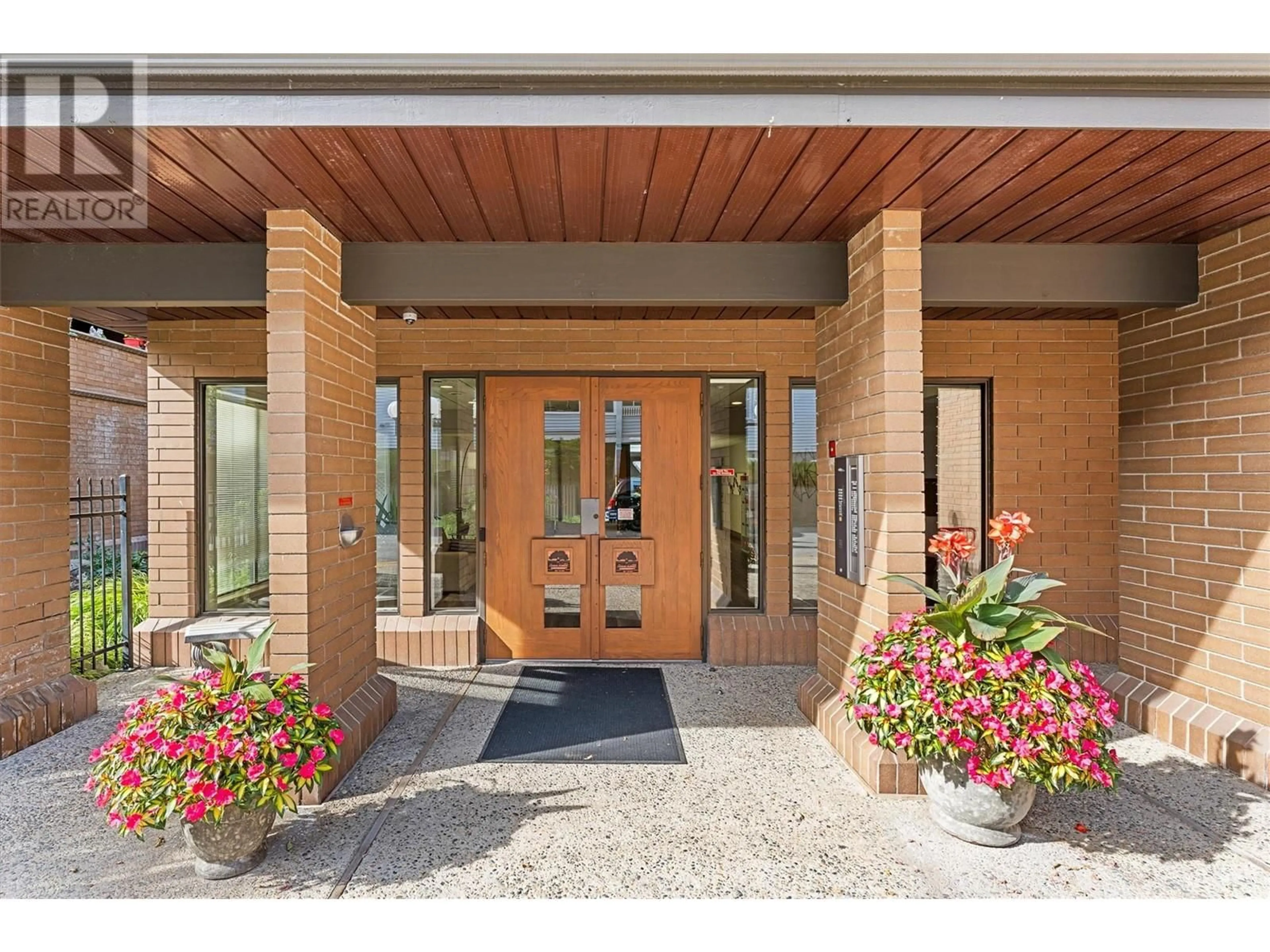 Indoor entryway for 539 Sutherland Avenue Unit# 106, Kelowna British Columbia V1Y5X3