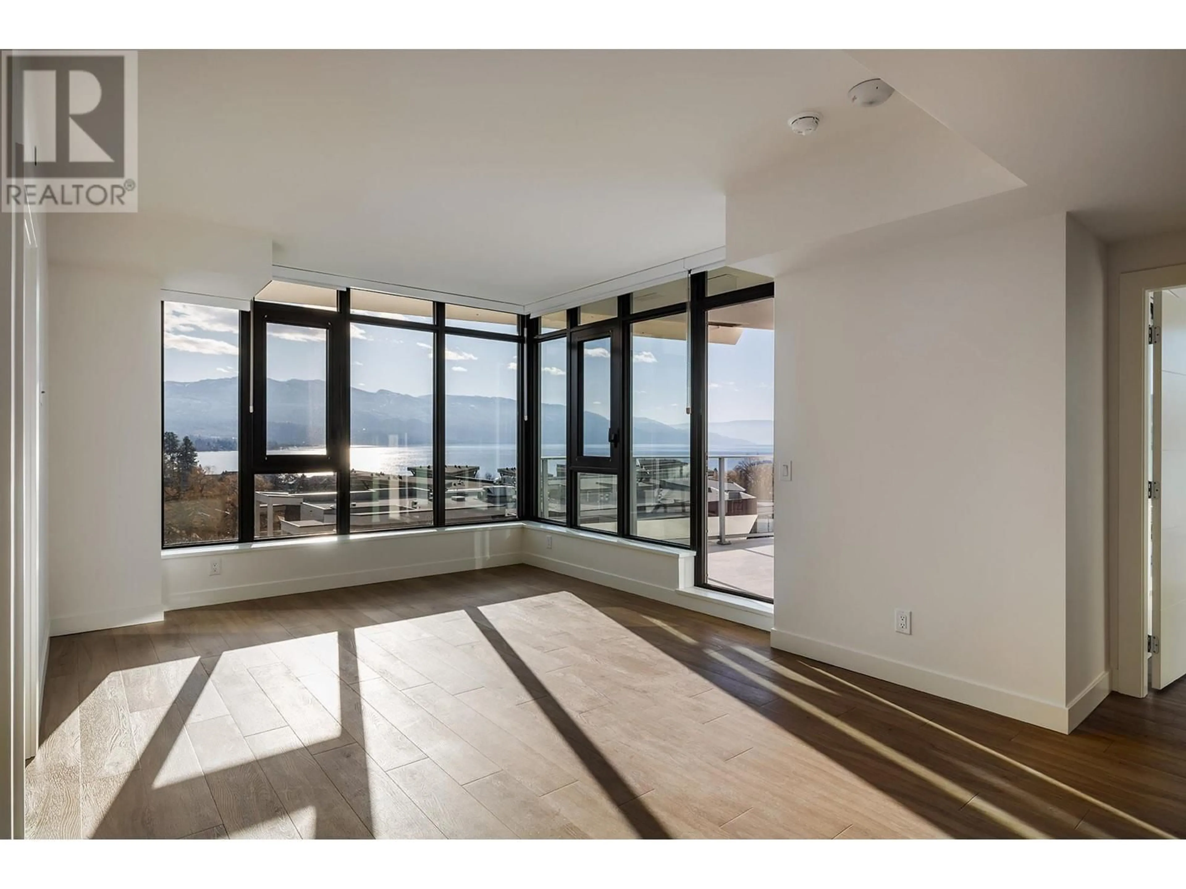 Indoor foyer for 3699 Capozzi Road Unit# 909, Kelowna British Columbia V1W3L2