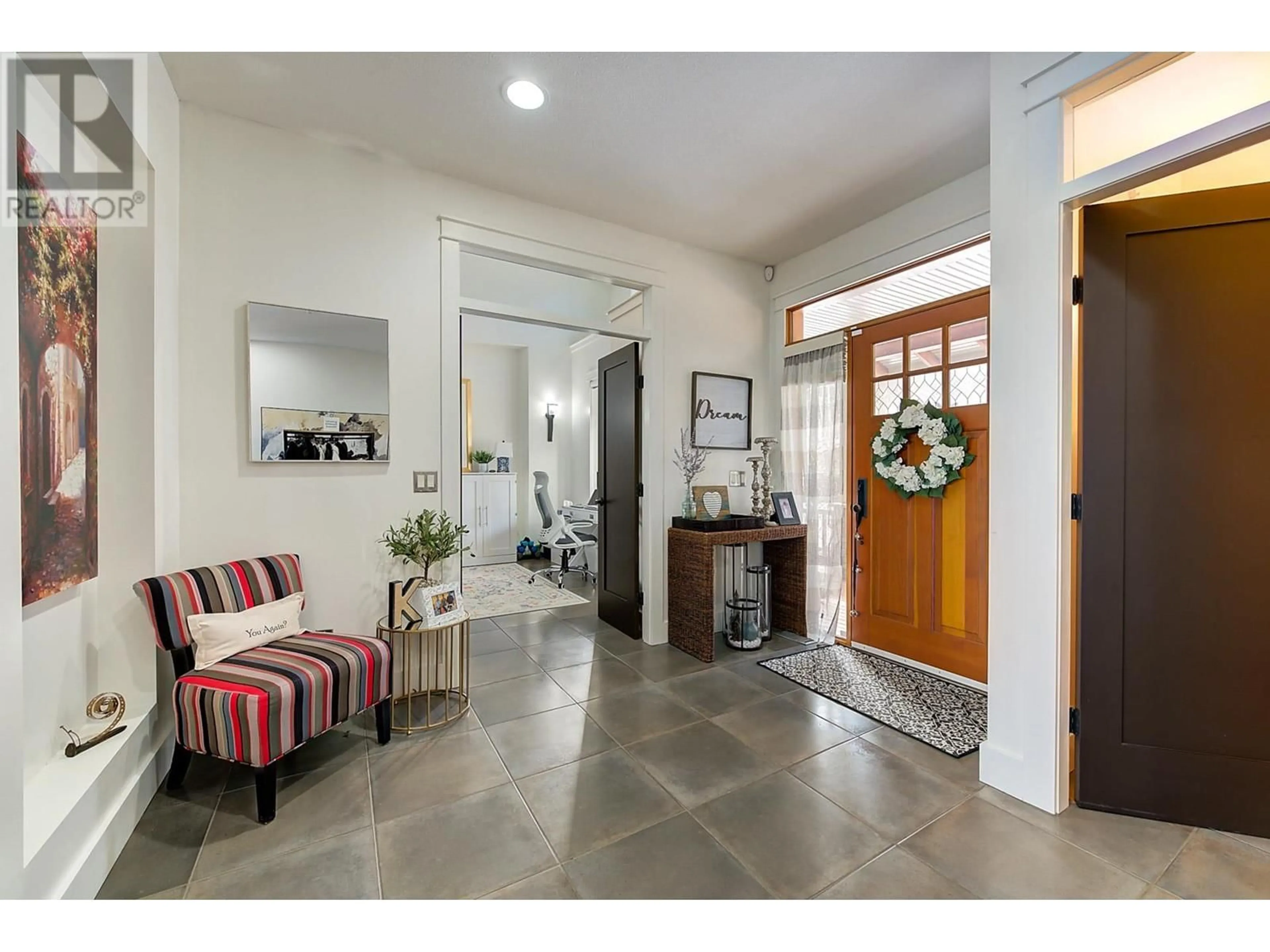 Indoor entryway for 227 Dormie Place, Vernon British Columbia V1H1Y5