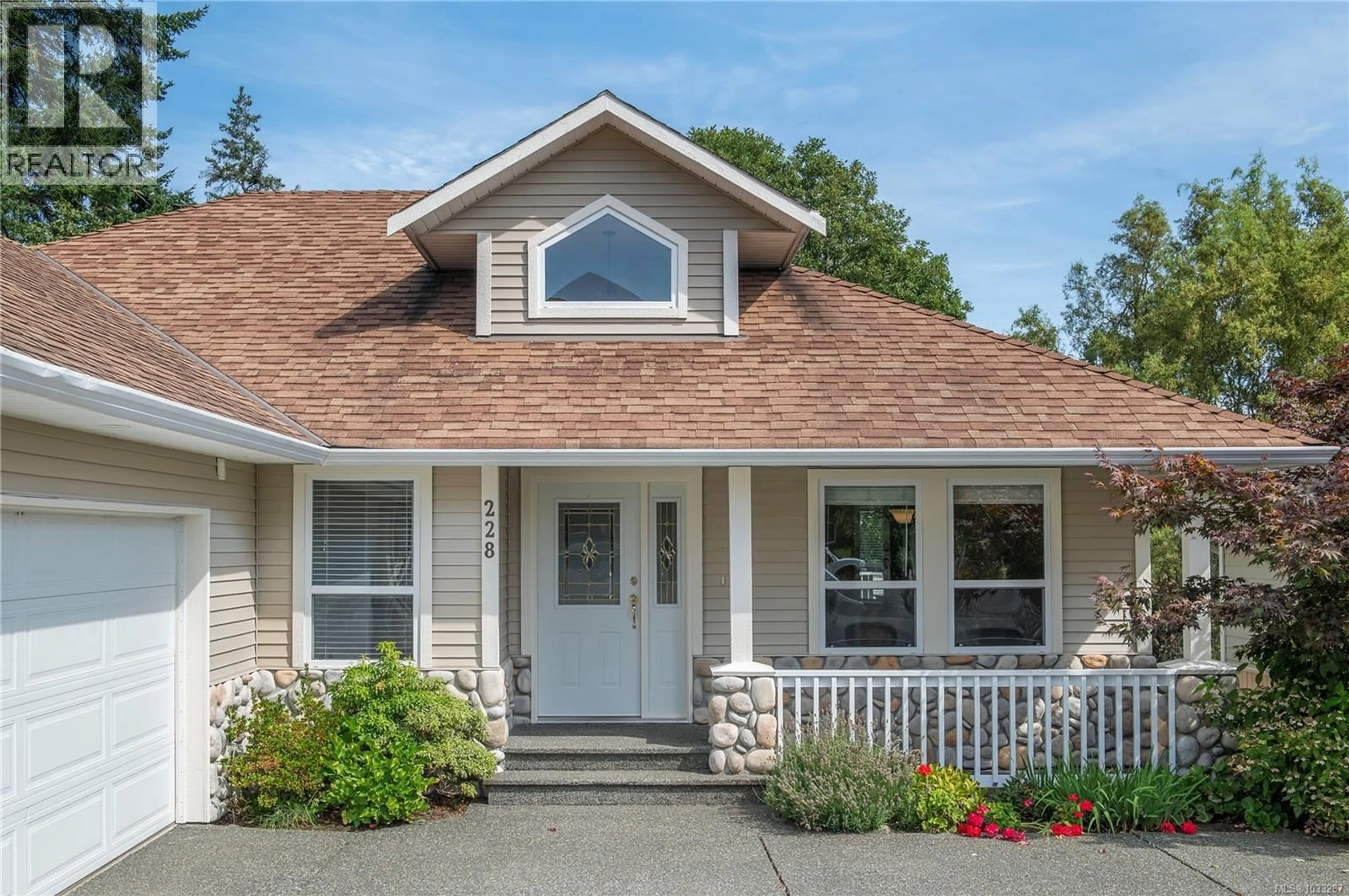 Home with vinyl exterior material, street for 228 MARYLAND ROAD, Campbell River British Columbia V9W8H5