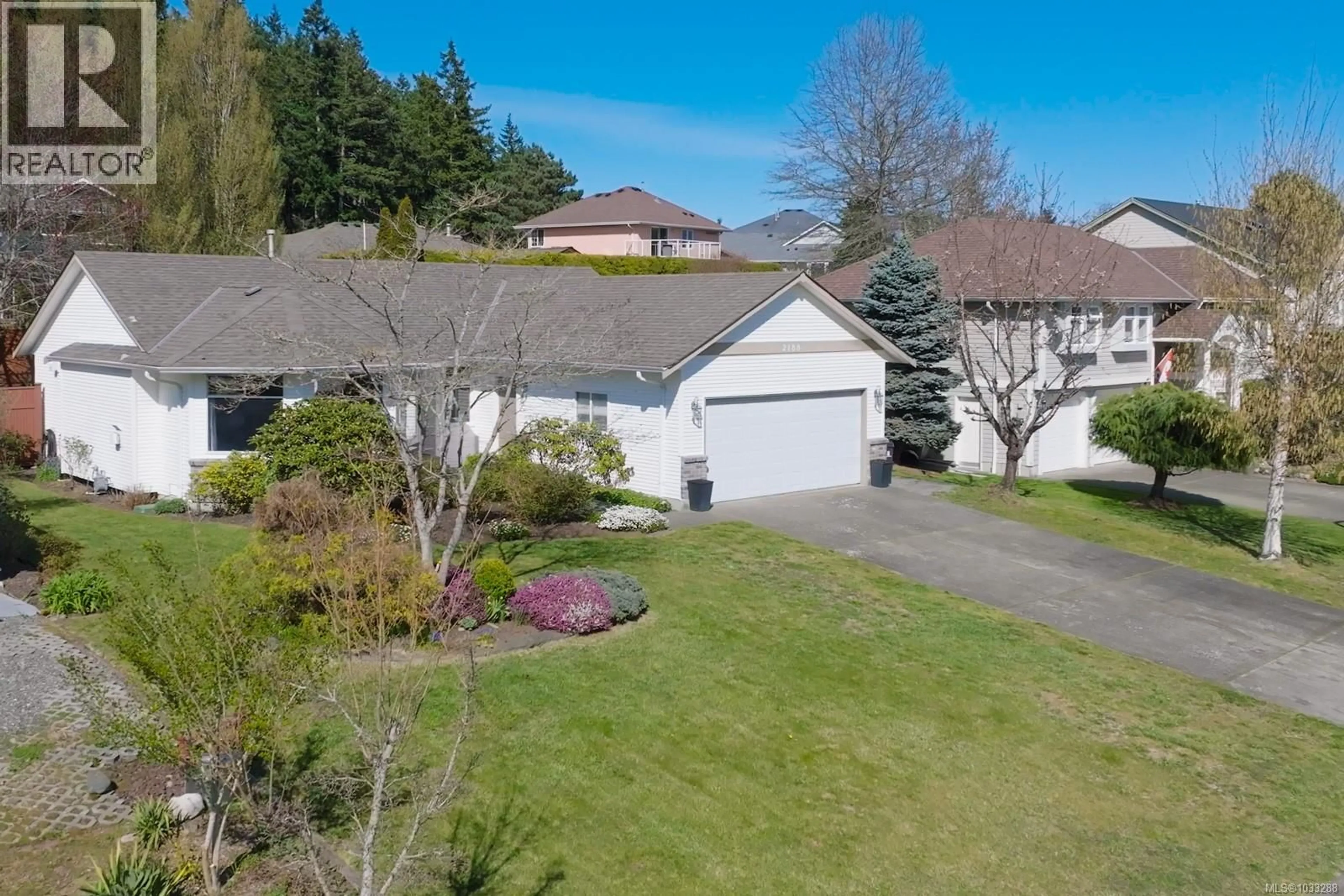 A pic from outside/outdoor area/front of a property/back of a property/a pic from drone, street for 2188 CARDINAL PLACE, Comox British Columbia V9M3G2