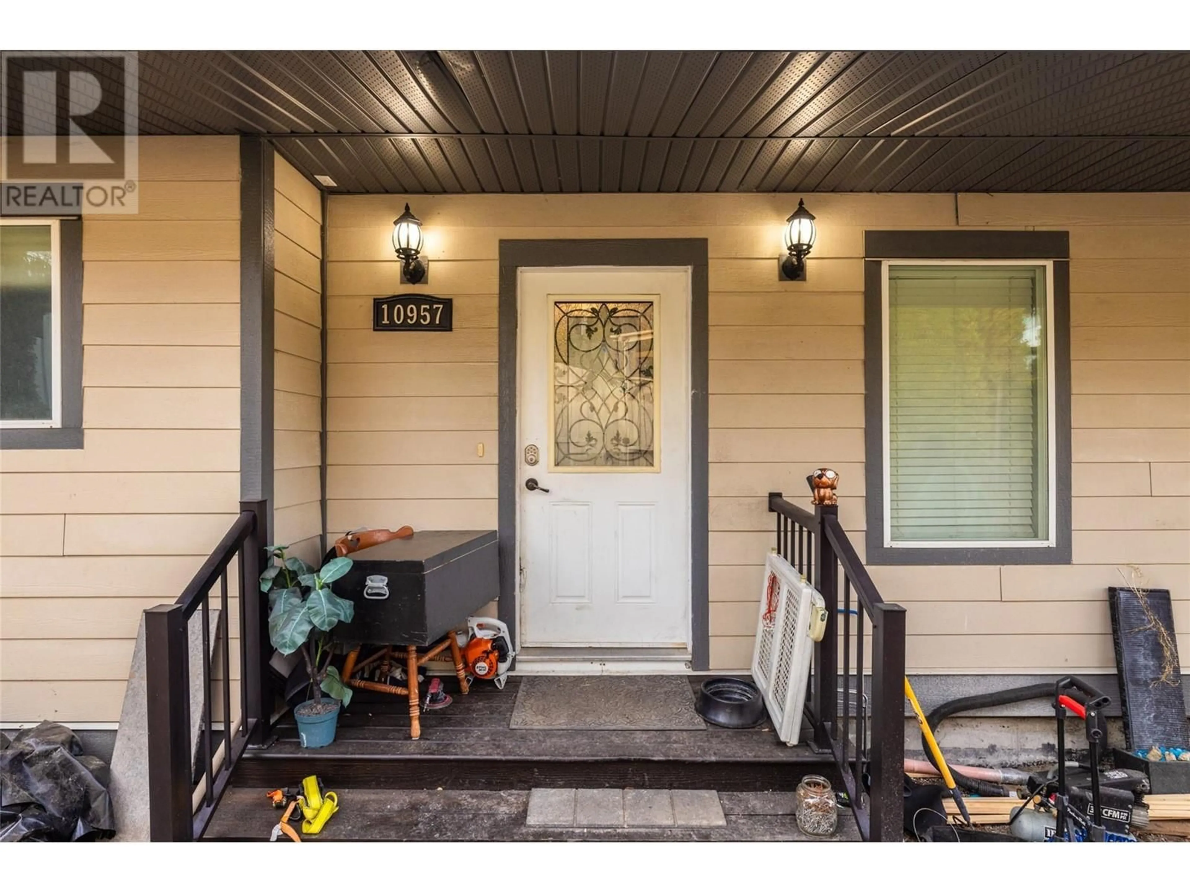 Indoor entryway for 10957 PHEASANT ROAD, Lake Country British Columbia V4V1W9