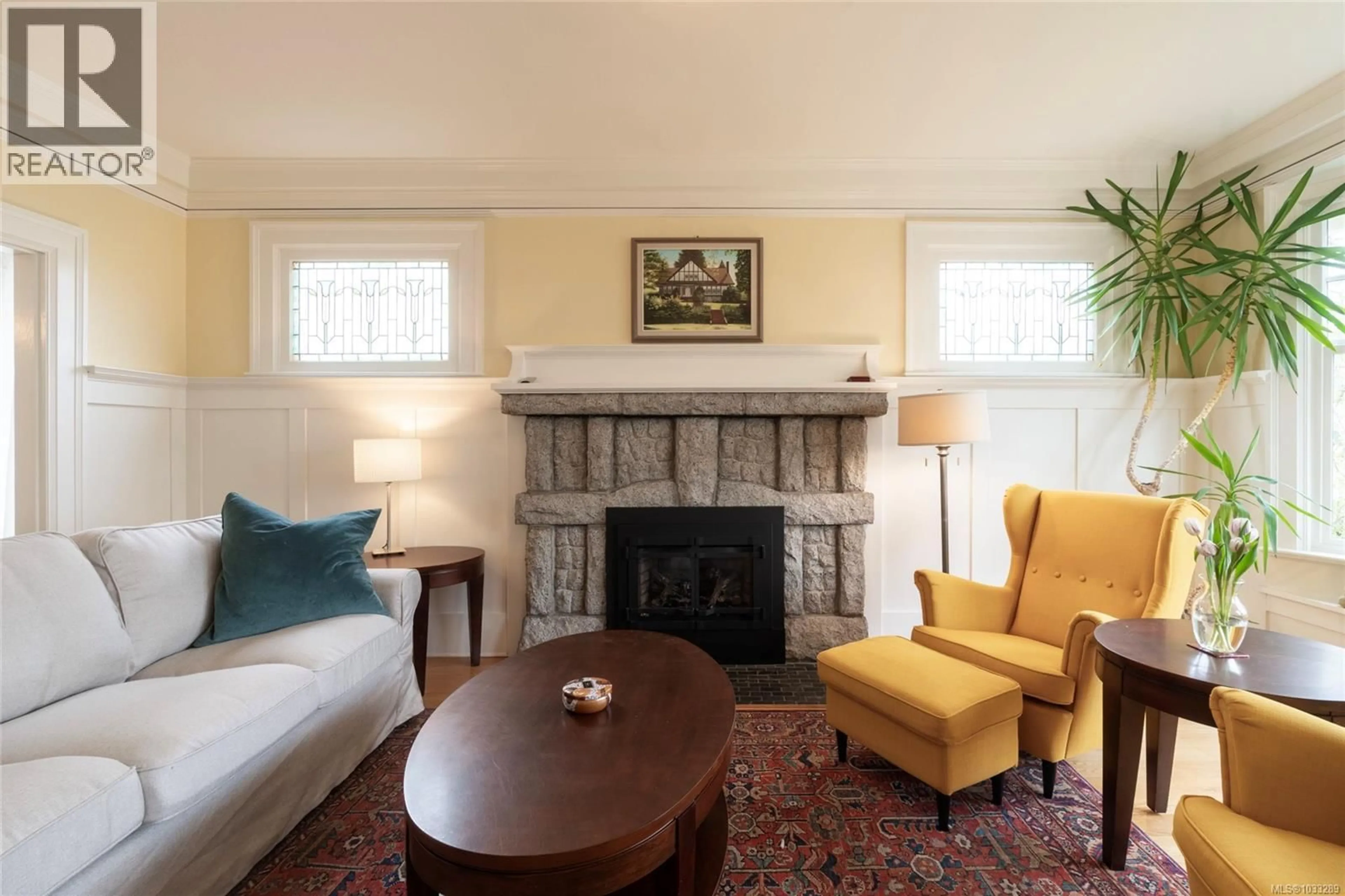 Living room with furniture, unknown for 2663 ORCHARD AVENUE, Oak Bay British Columbia V8S3B4