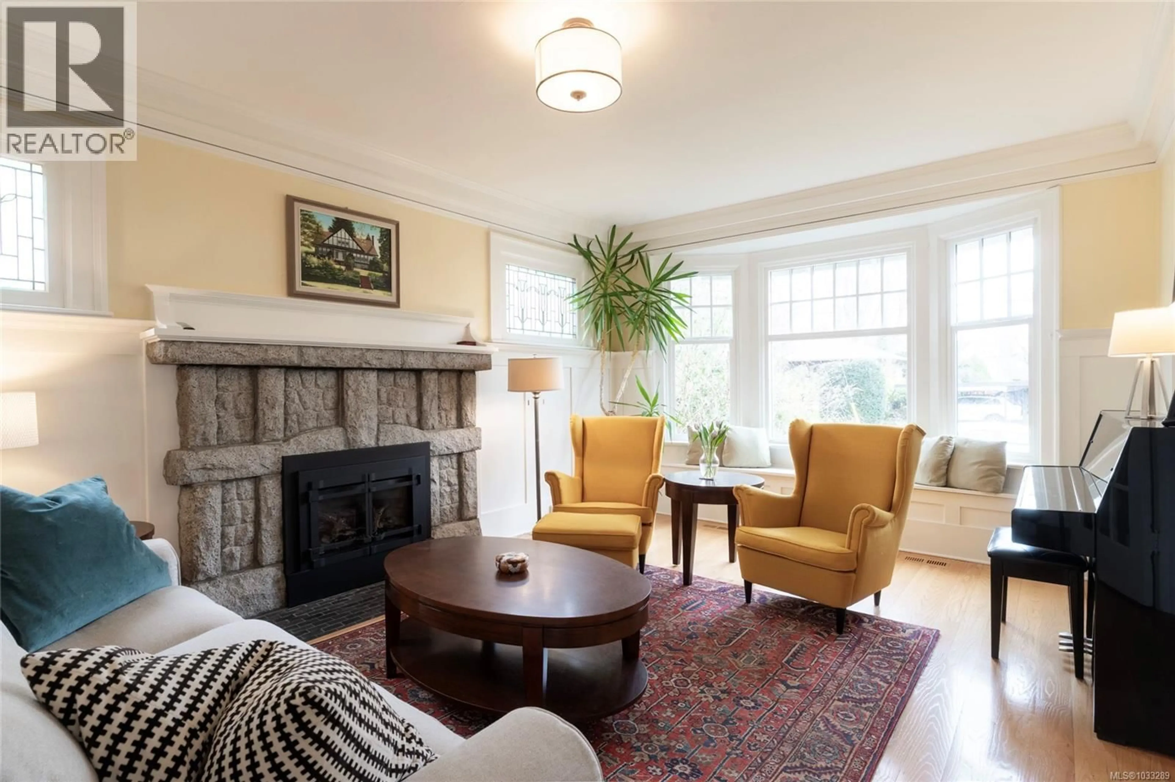 Living room with furniture, unknown for 2663 ORCHARD AVENUE, Oak Bay British Columbia V8S3B4