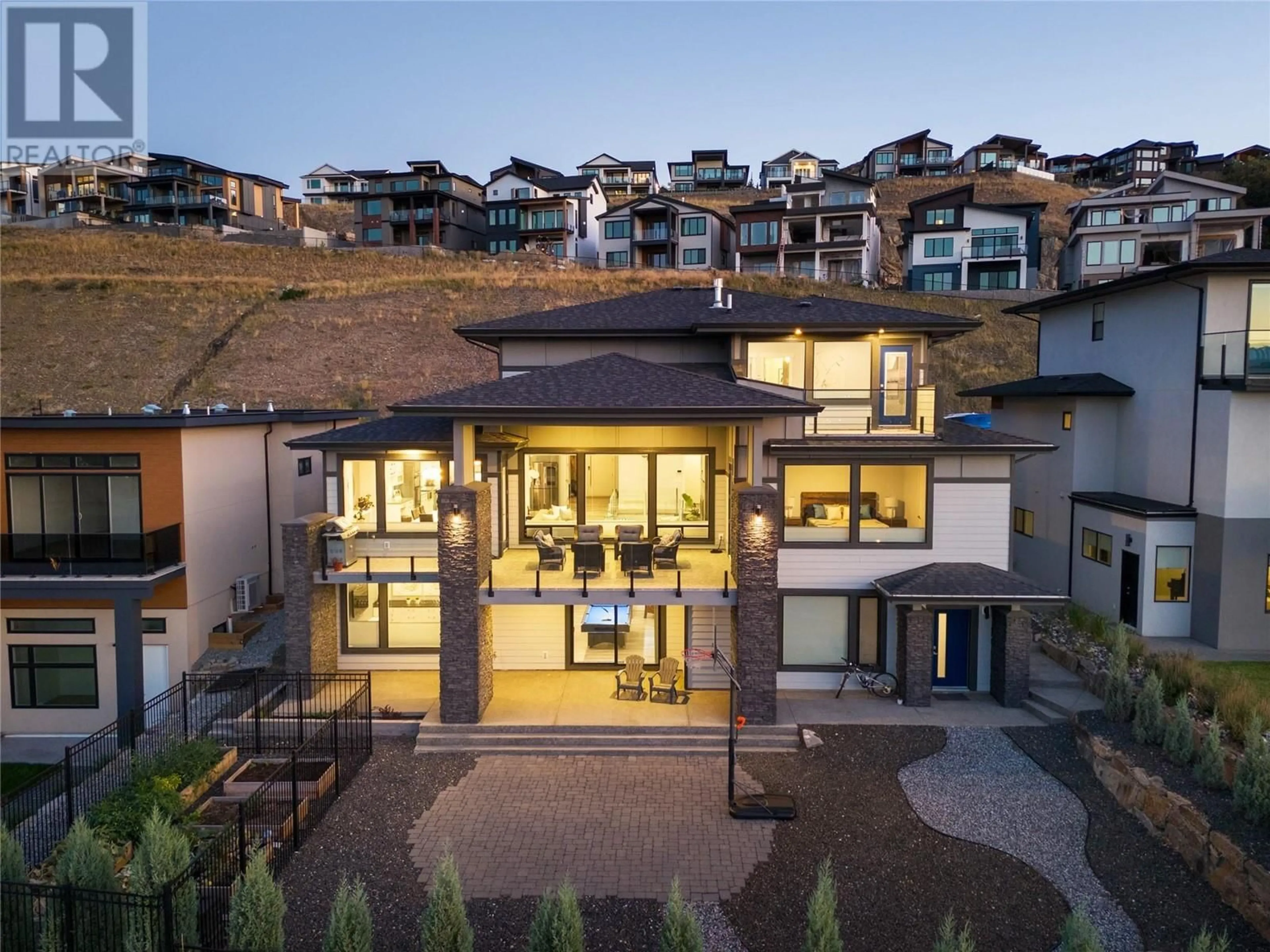 A pic from outside/outdoor area/front of a property/back of a property/a pic from drone, unknown for 1088 CLARANCE AVENUE, Kelowna British Columbia V1W5M6