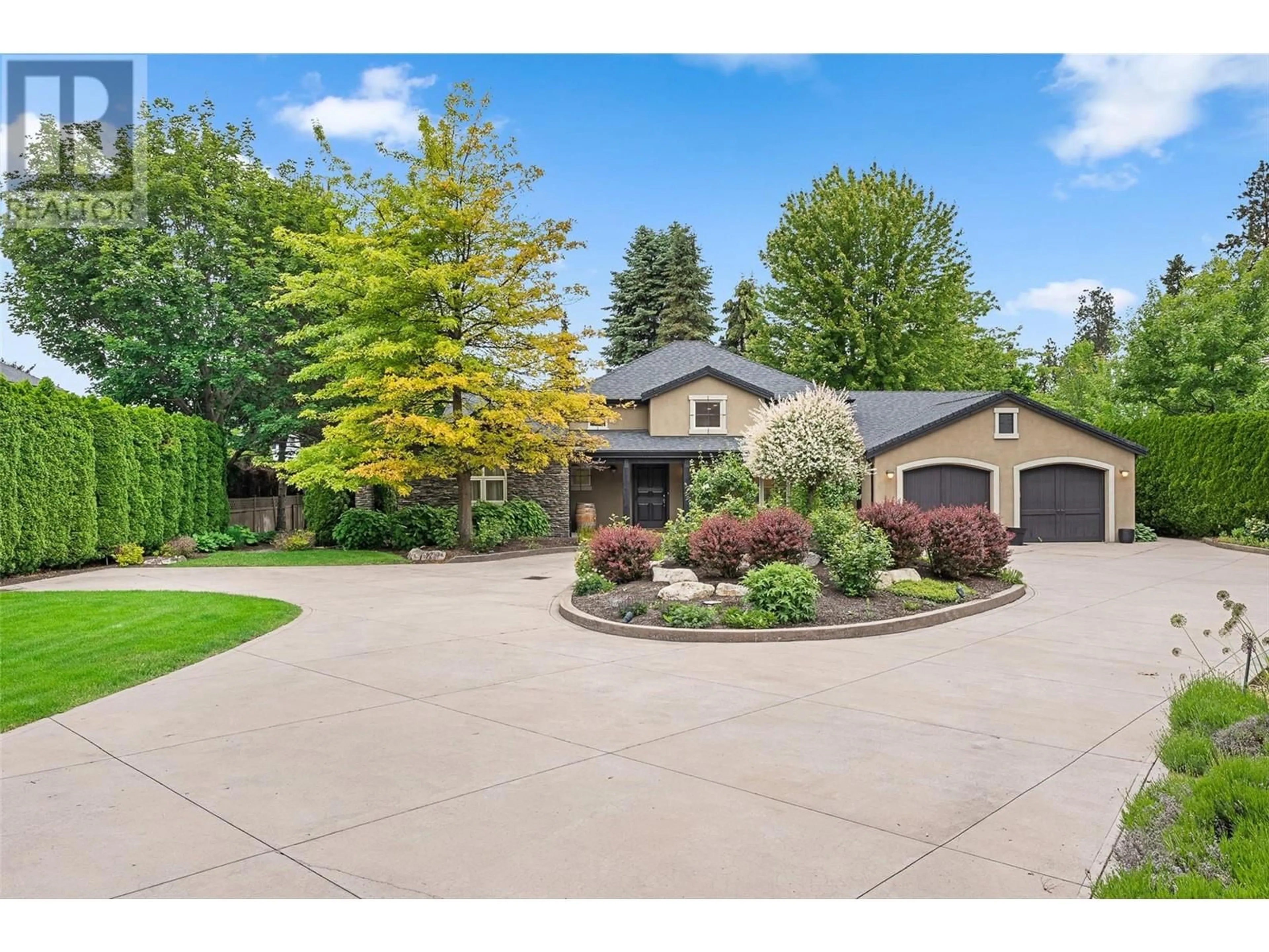 A pic from outside/outdoor area/front of a property/back of a property/a pic from drone, street for 530 SARSONS ROAD, Kelowna British Columbia V1W1C2