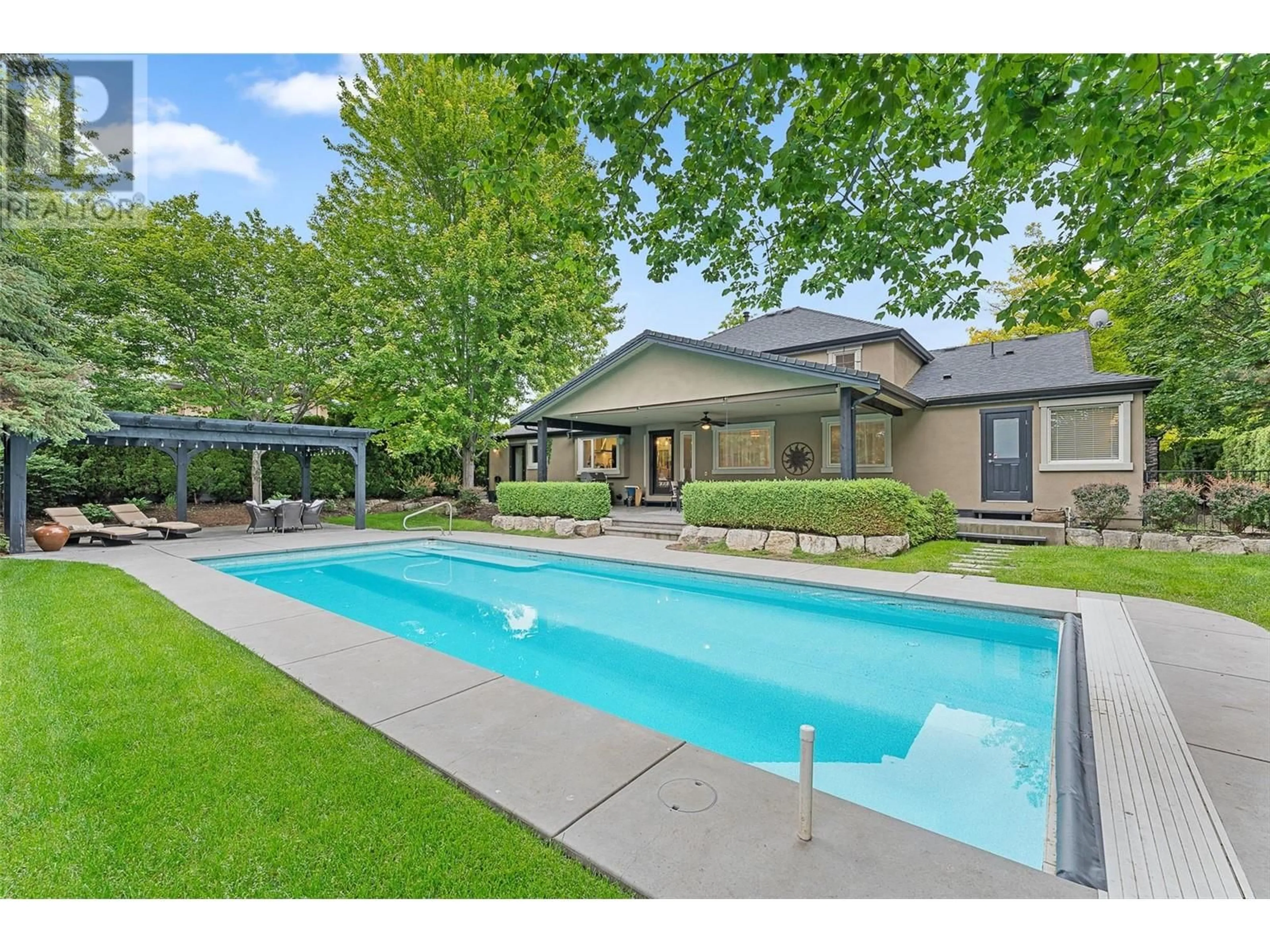 Pool for 530 SARSONS ROAD, Kelowna British Columbia V1W1C2
