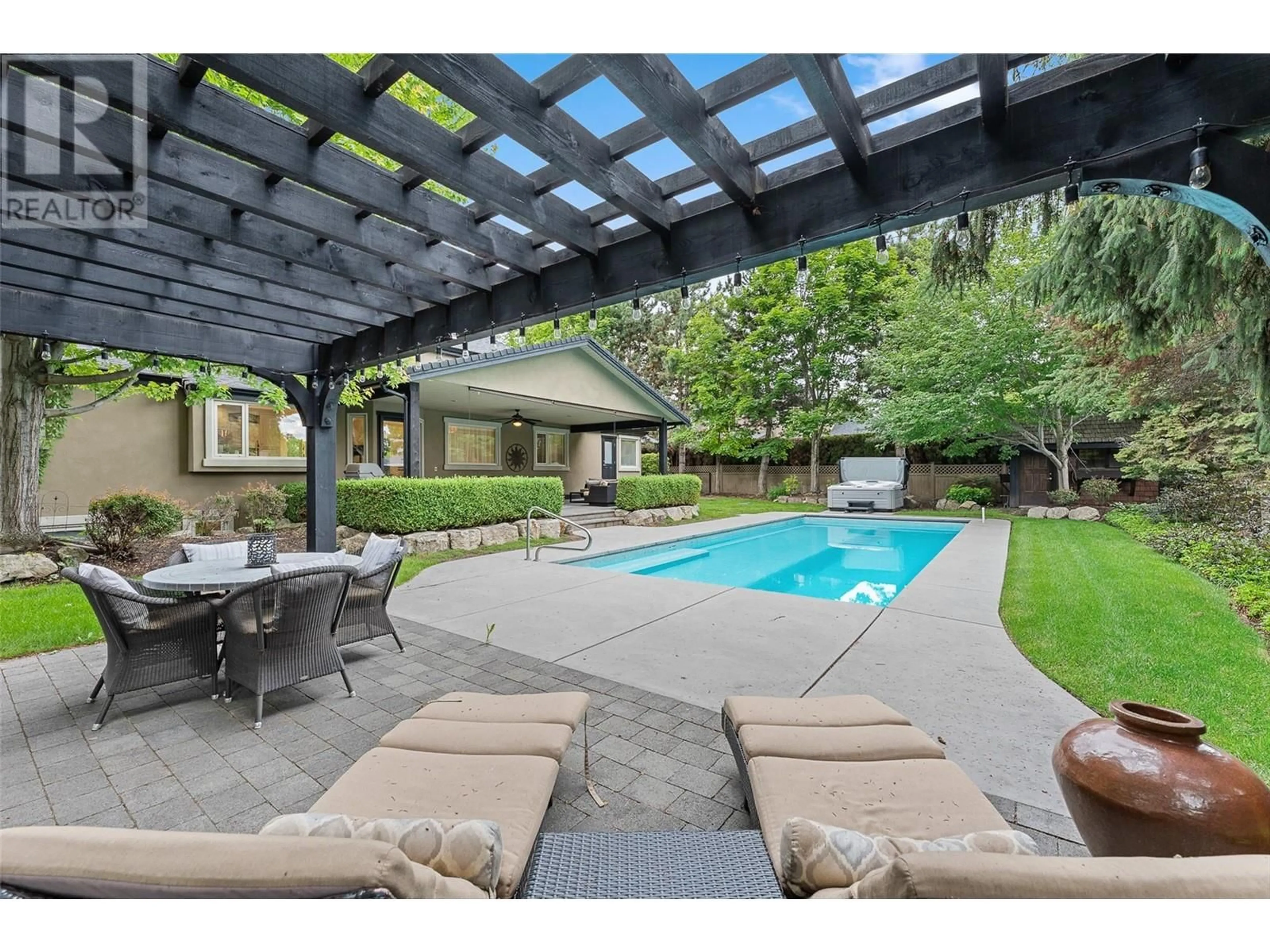 Patio, street for 530 SARSONS ROAD, Kelowna British Columbia V1W1C2