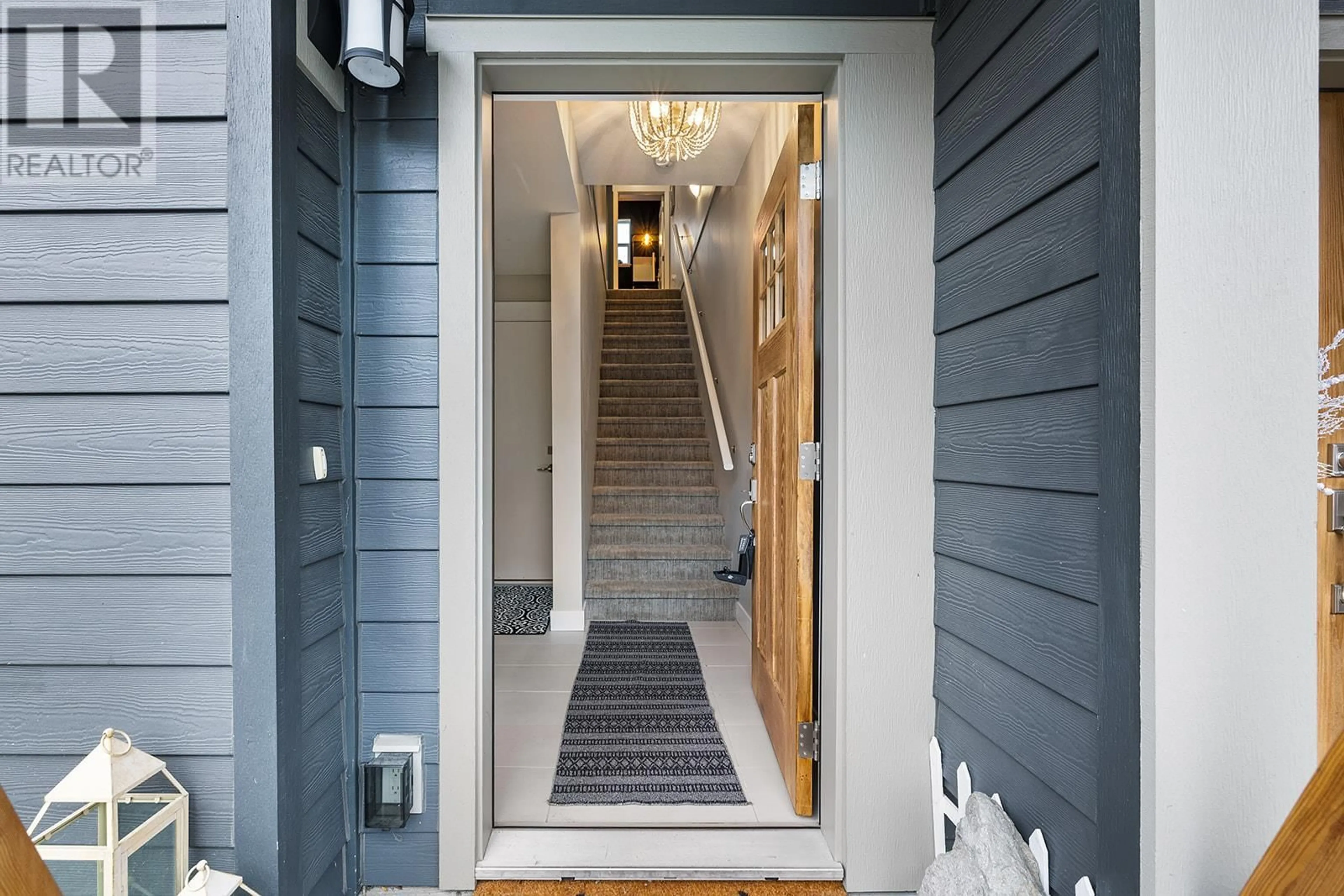 Indoor entryway for 24 - 2490 TUSCANY DRIVE, West Kelowna British Columbia V4T3M4