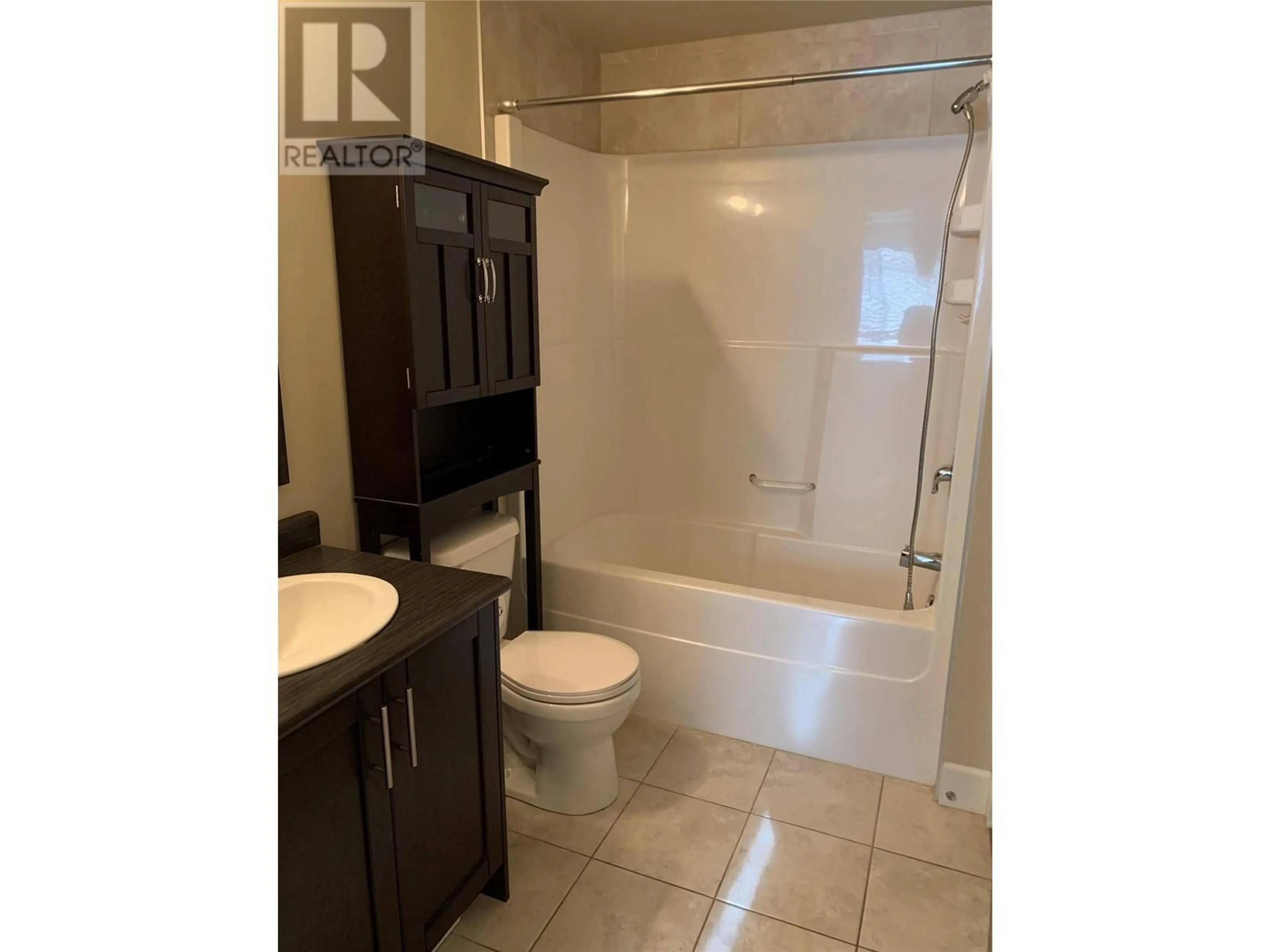 Standard bathroom, ceramic/tile floor for 2799 CLAPPERTON Avenue Unit# 205, Merritt British Columbia V1K1A2