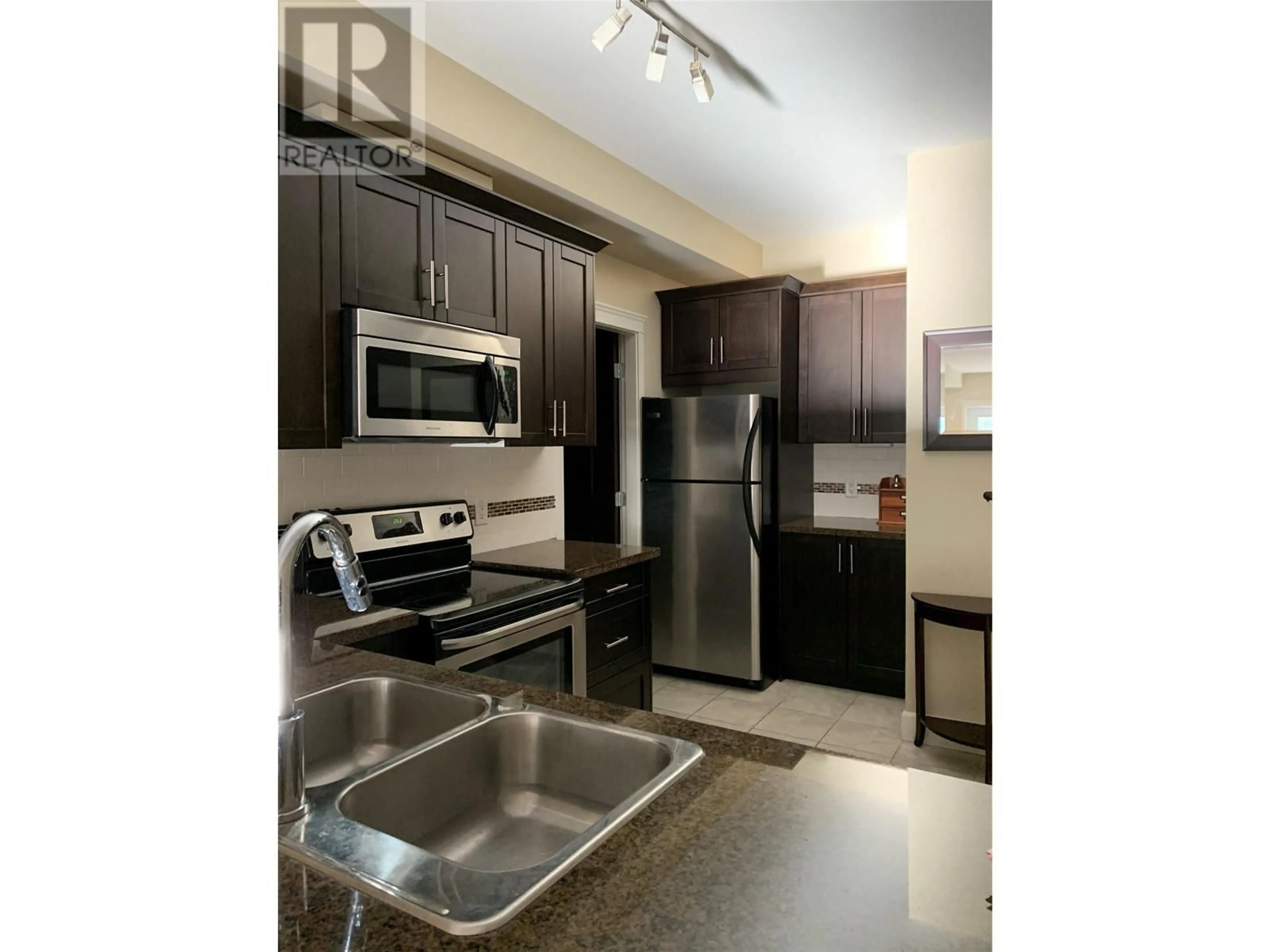 Standard kitchen, unknown for 2799 CLAPPERTON Avenue Unit# 205, Merritt British Columbia V1K1A2