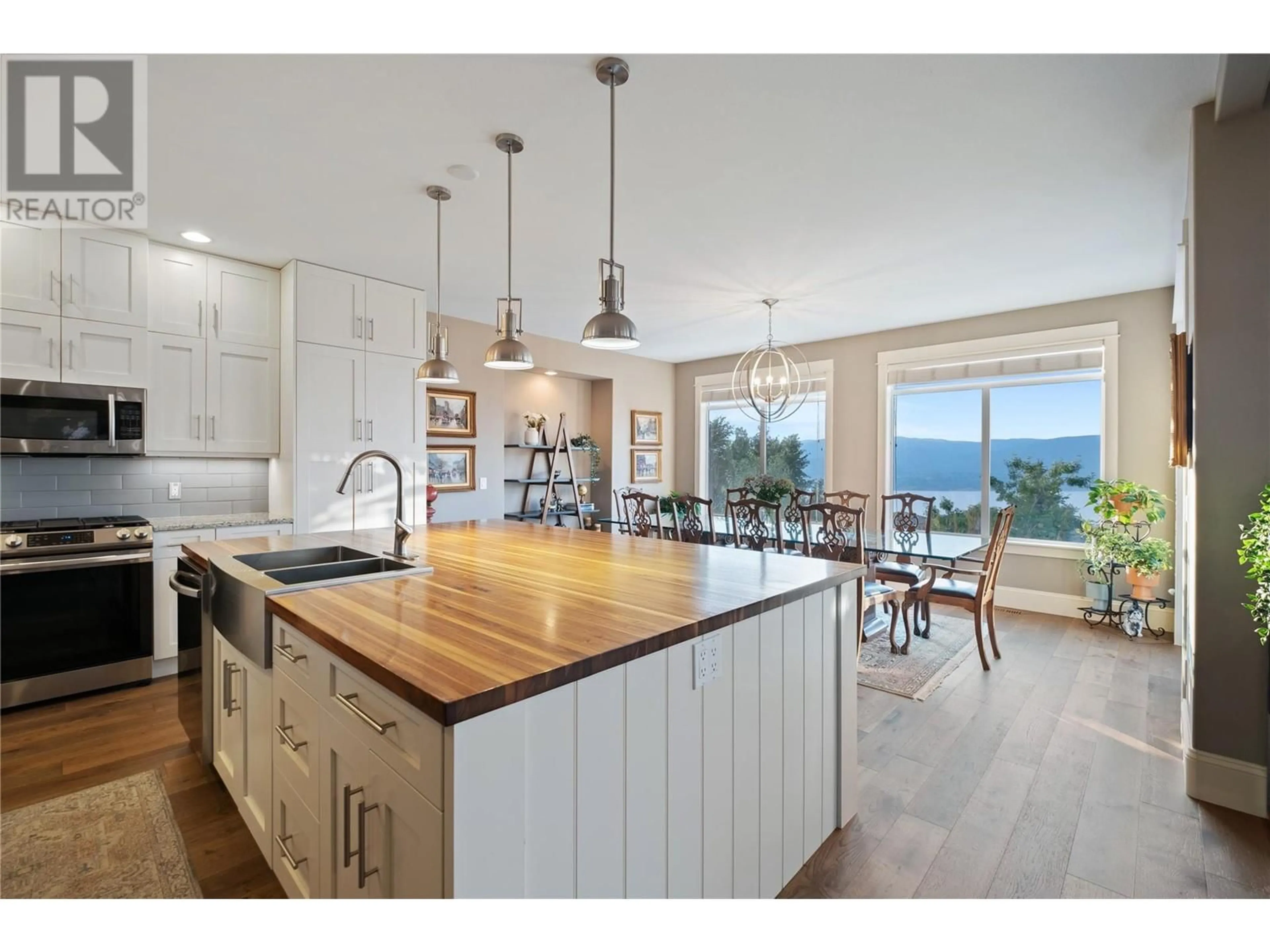Open concept kitchen, unknown for 856 HEWETSON AVENUE, Kelowna British Columbia V1W5C9