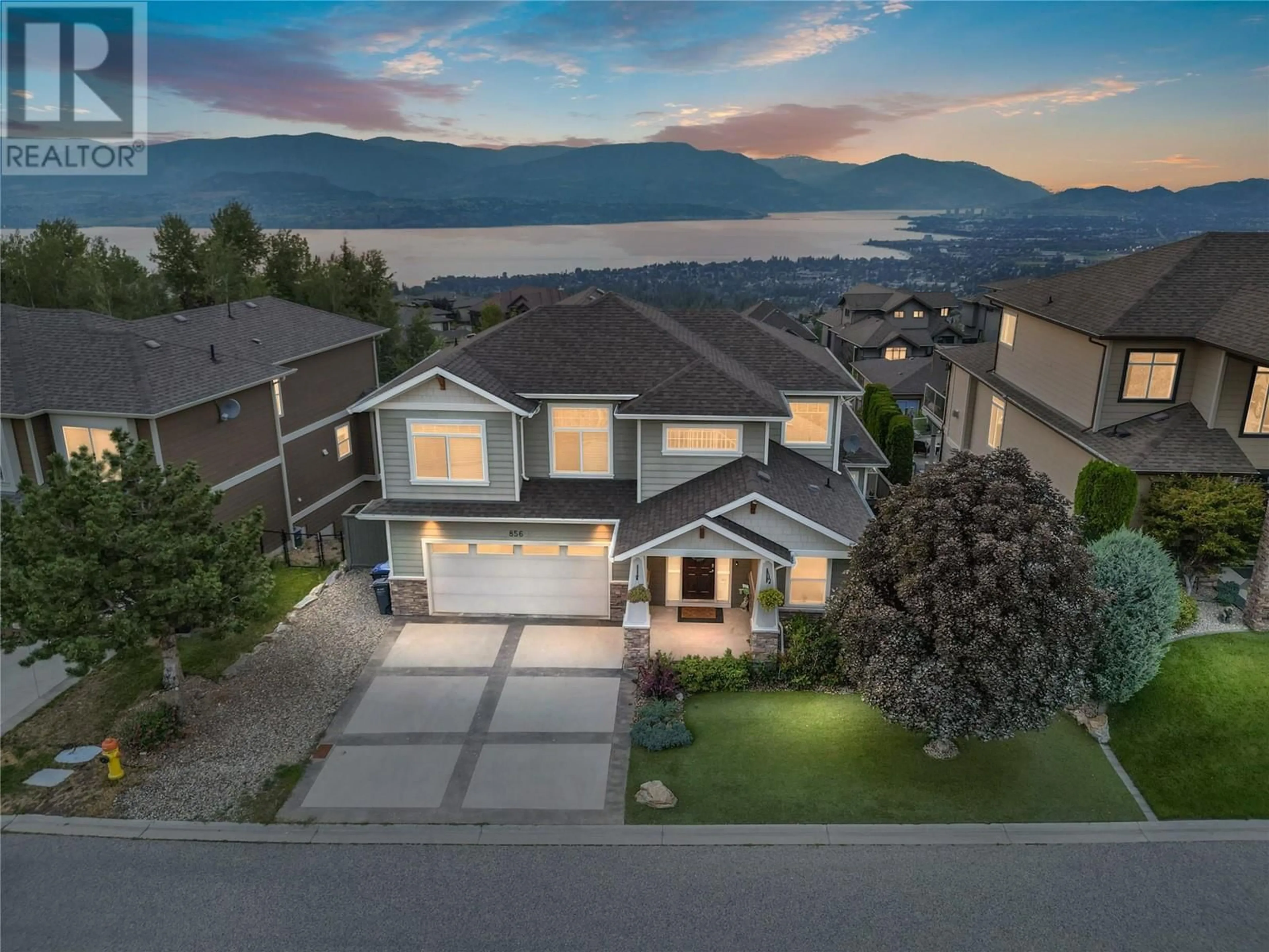 A pic from outside/outdoor area/front of a property/back of a property/a pic from drone, water/lake/river/ocean view for 856 HEWETSON AVENUE, Kelowna British Columbia V1W5C9