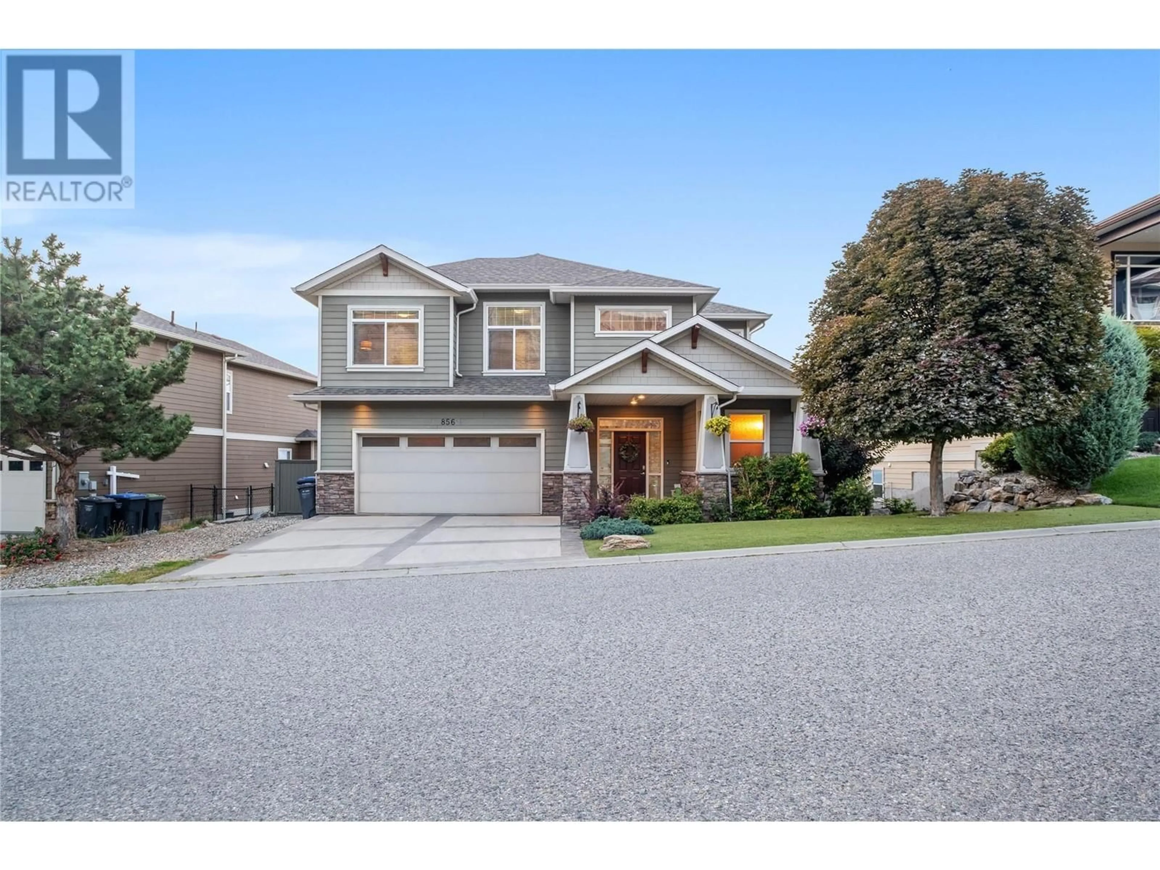 Home with vinyl exterior material, street for 856 HEWETSON AVENUE, Kelowna British Columbia V1W5C9