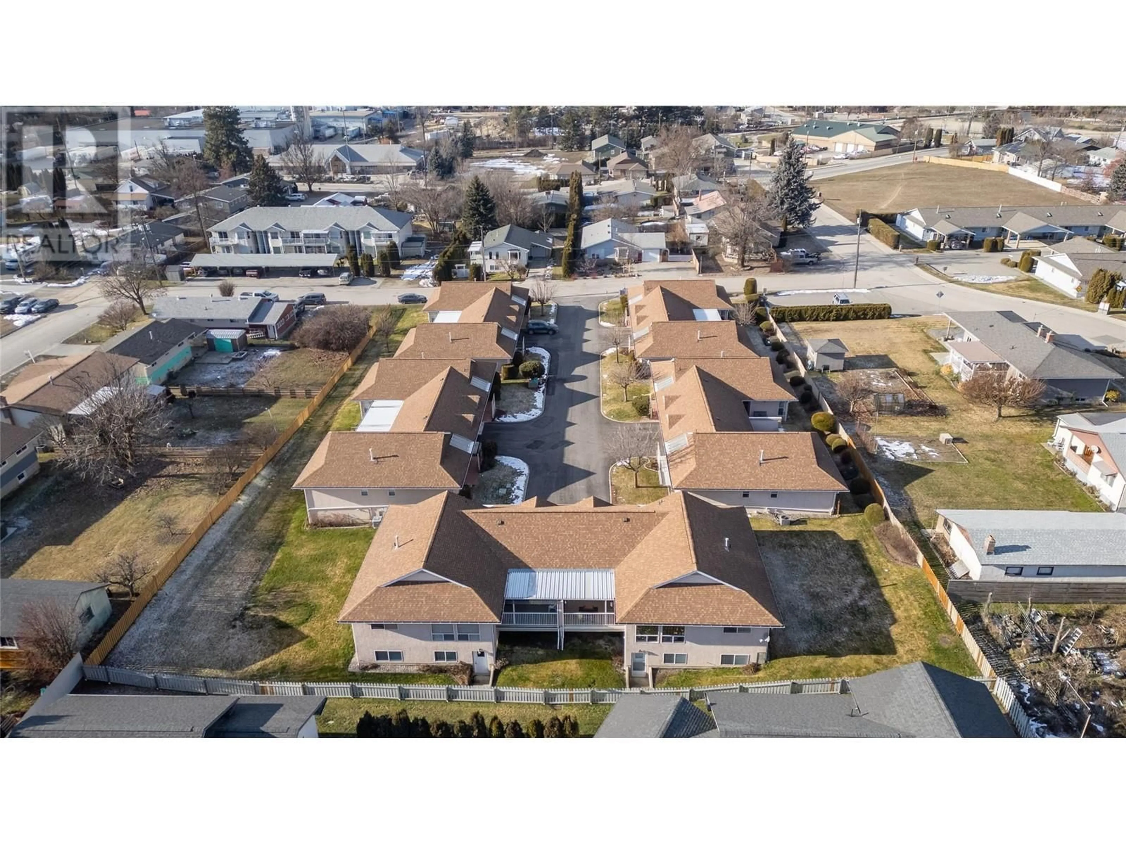 A pic from outside/outdoor area/front of a property/back of a property/a pic from drone, unknown for 518 18th Avenue S Unit# 6, Creston British Columbia V0B1G5