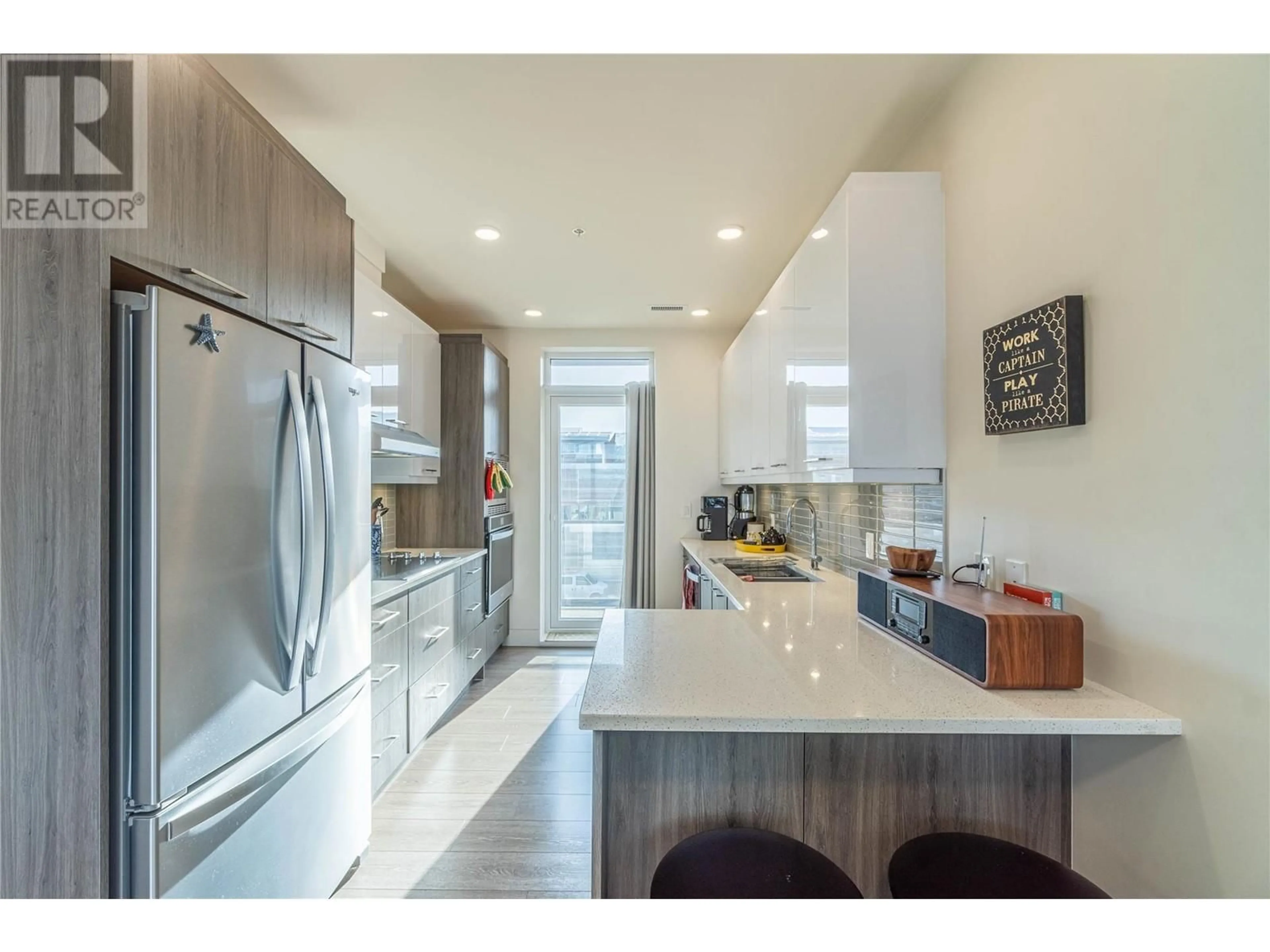 Contemporary kitchen, unknown for 311 - 885 UNIVERSITY DRIVE, Kamloops British Columbia V2C0K2