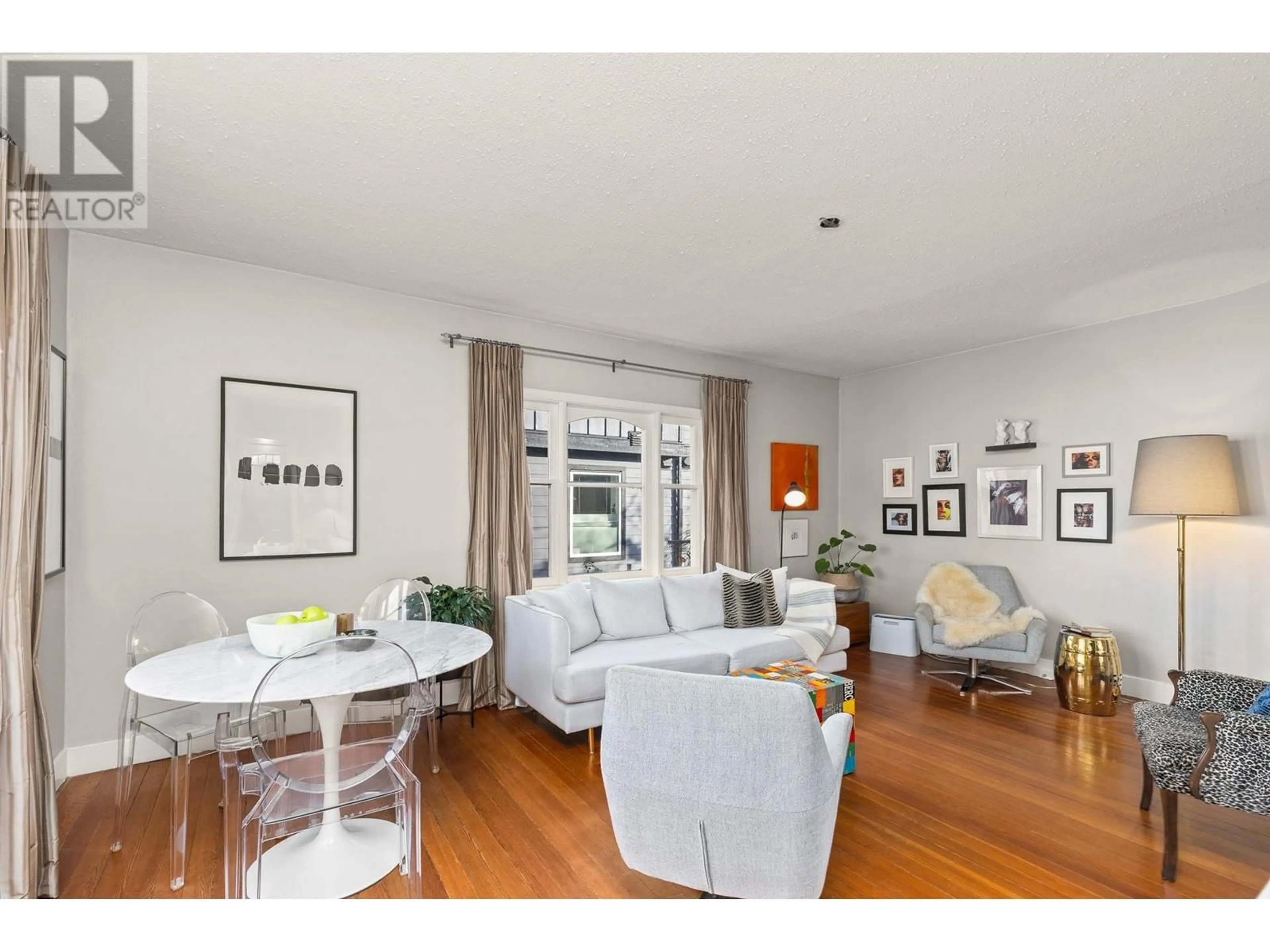 Living room with furniture, wood/laminate floor for 817 FULLER AVENUE, Kelowna British Columbia V1Y6X2