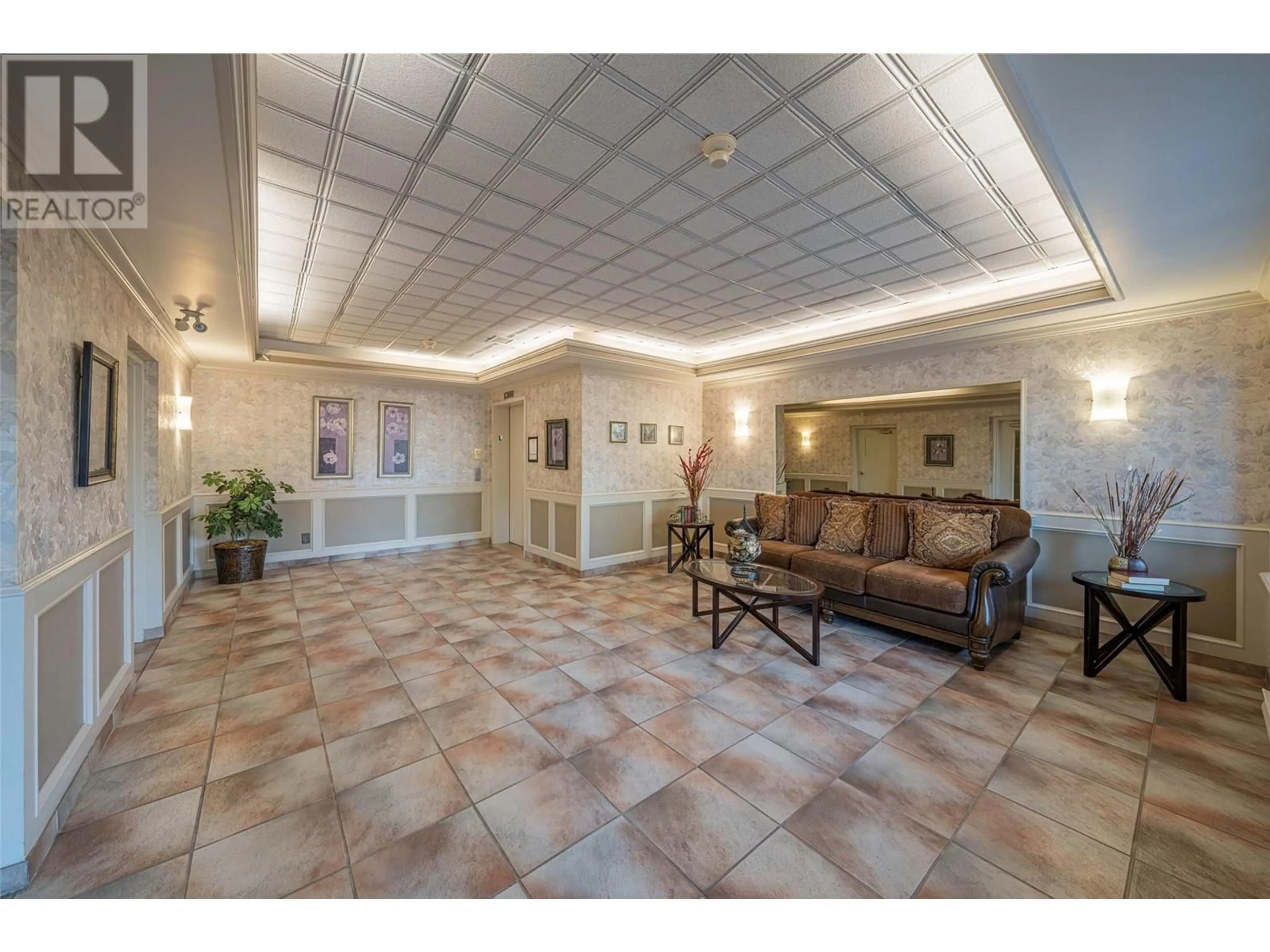 Lobby for 308 - 945 LAWRENCE AVENUE, Kelowna British Columbia V1Y6M3