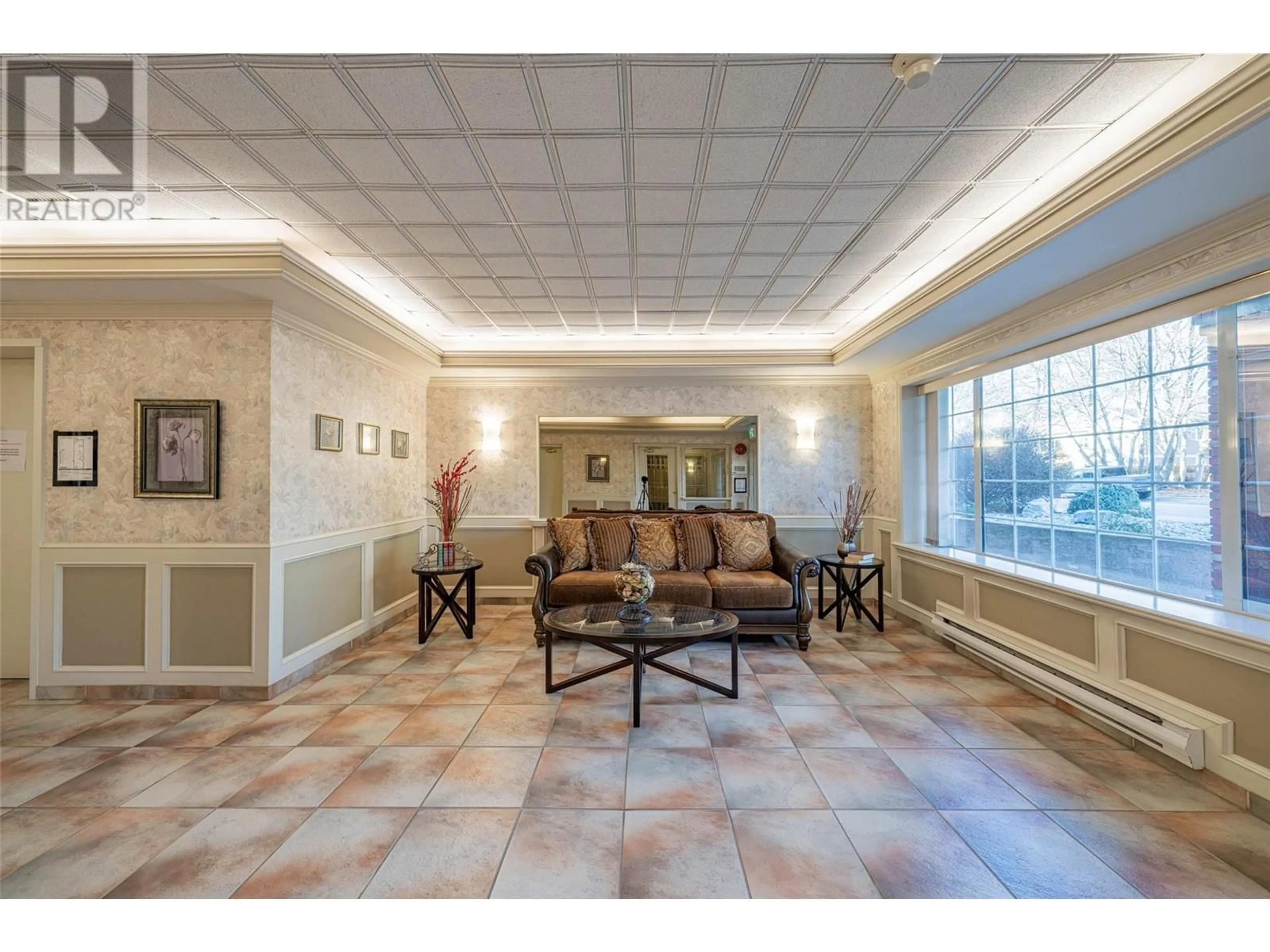 Lobby for 308 - 945 LAWRENCE AVENUE, Kelowna British Columbia V1Y6M3