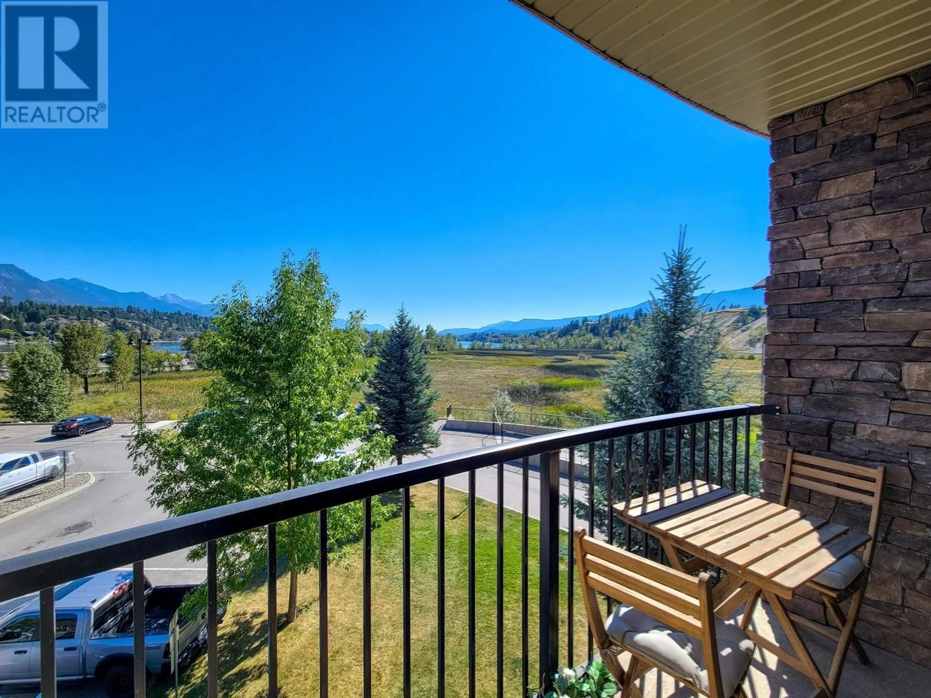 Balcony in the apartment, water/lake/river/ocean view for 205 Third Avenue Unit# 3305, Invermere British Columbia V0A1K7