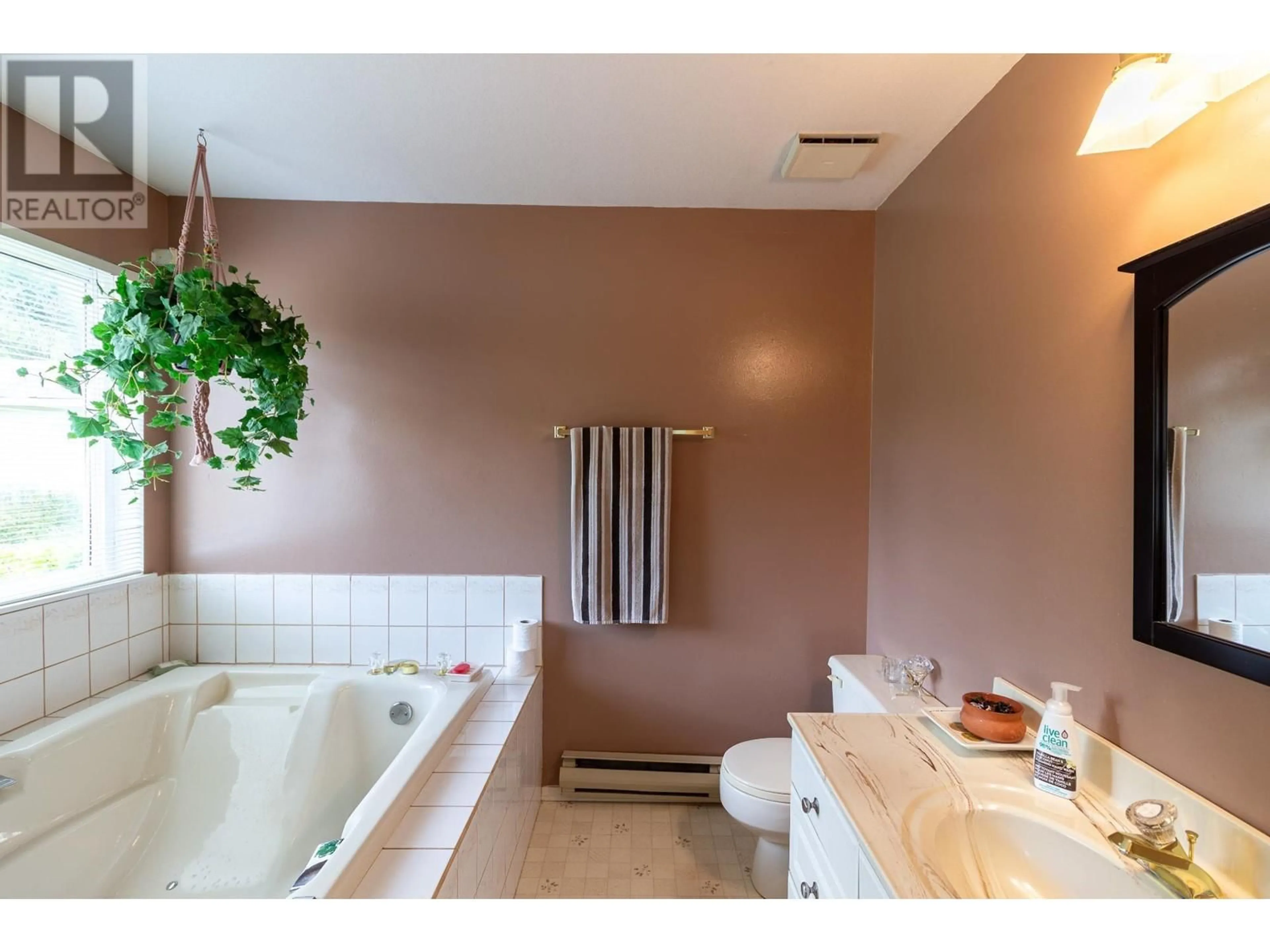 Standard bathroom, ceramic/tile floor for 6810 HARROP-PROCTER Road, Harrop British Columbia V1L6R2