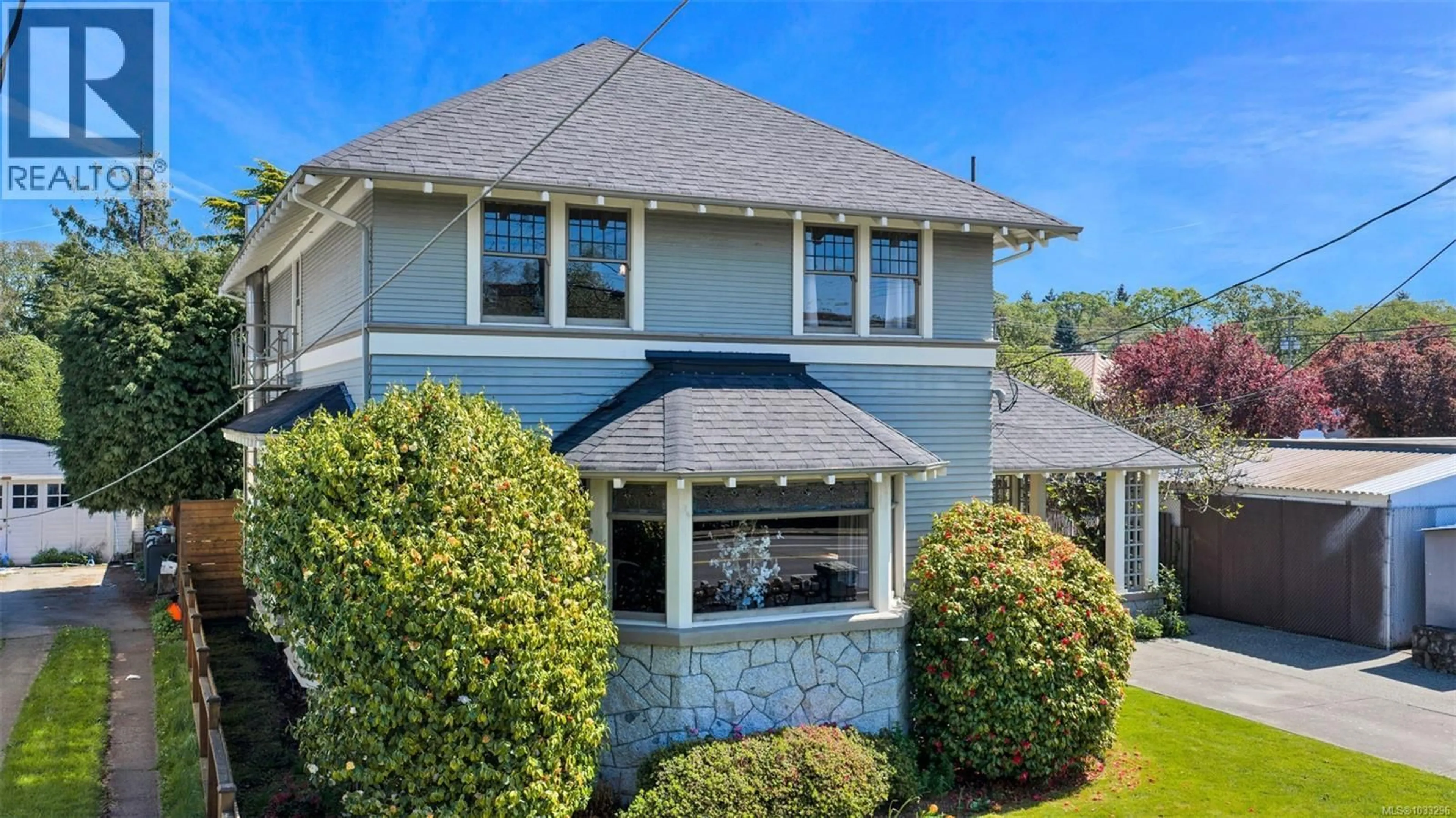 Home with vinyl exterior material, unknown for 3107 QUADRA STREET, Victoria British Columbia V8X1E9