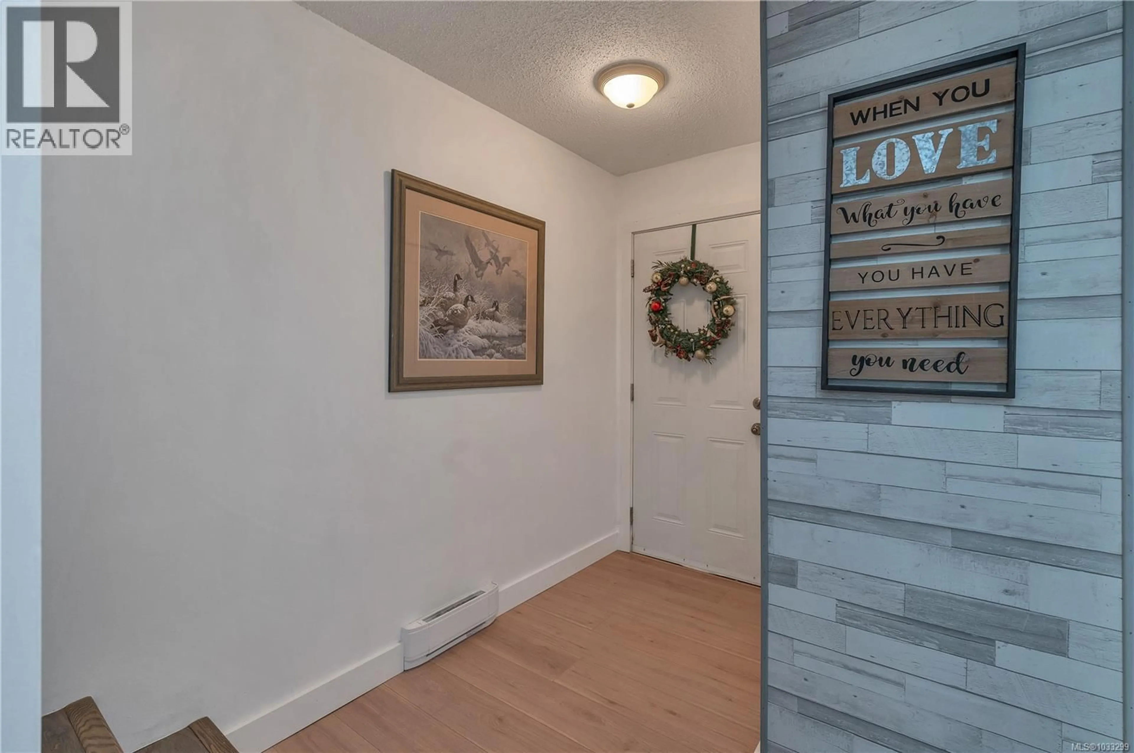Indoor entryway for 44 - 400 ROBRON ROAD, Campbell River British Columbia V9W5N5