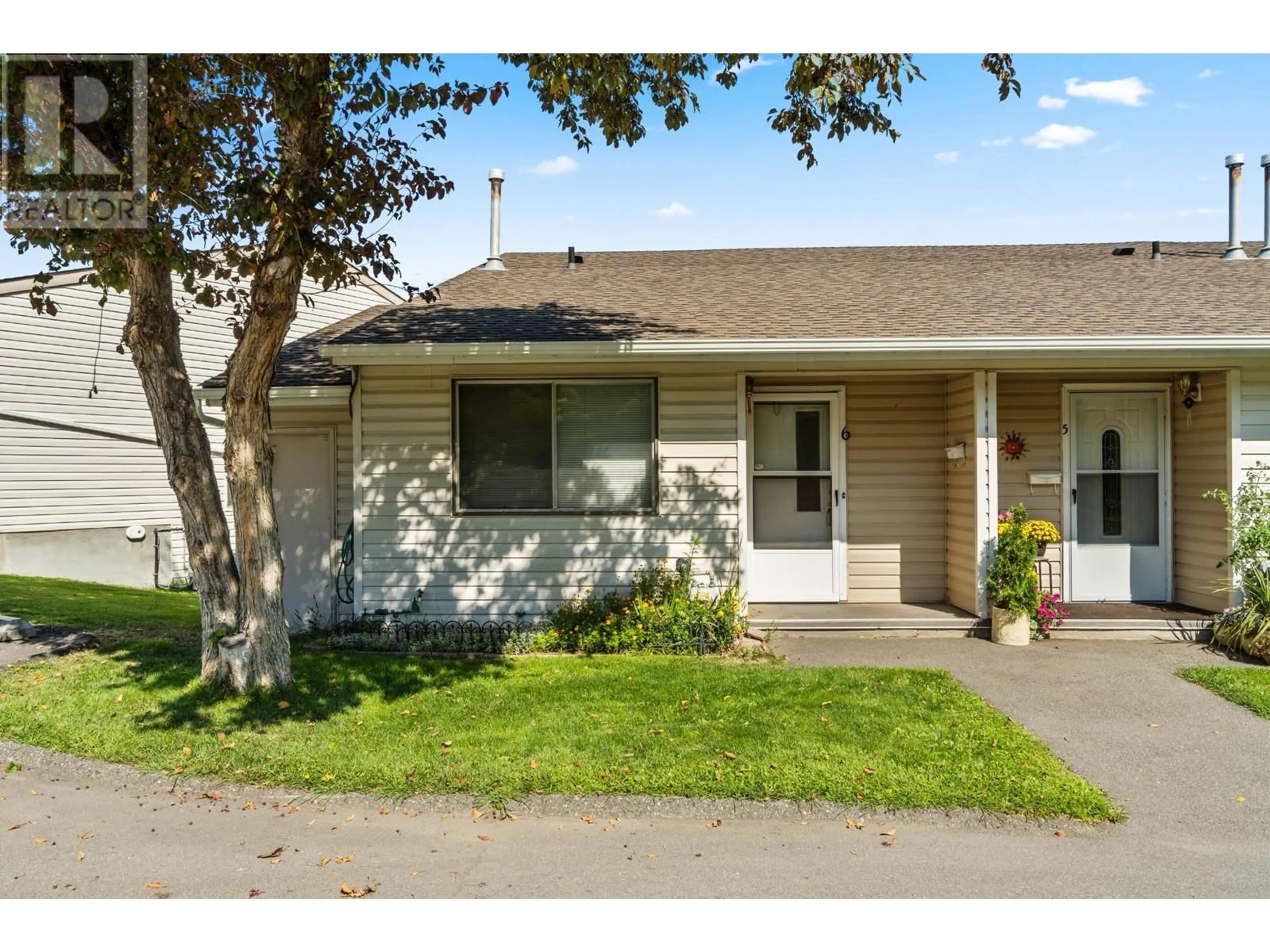 Home with vinyl exterior material, street for 6 - 460 DALGLEISH DRIVE, Kamloops British Columbia V2H1T7