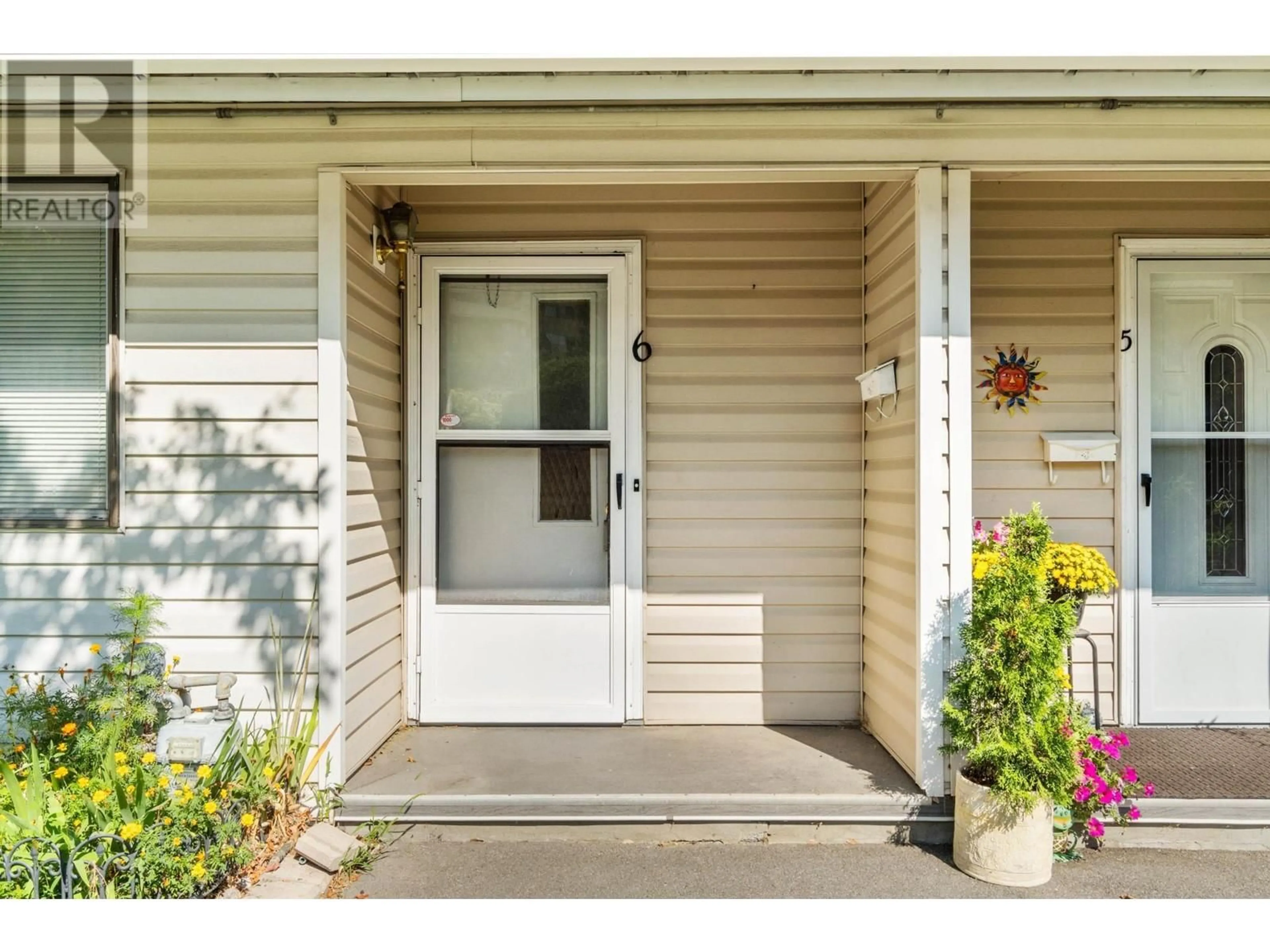 Indoor entryway for 6 - 460 DALGLEISH DRIVE, Kamloops British Columbia V2H1T7