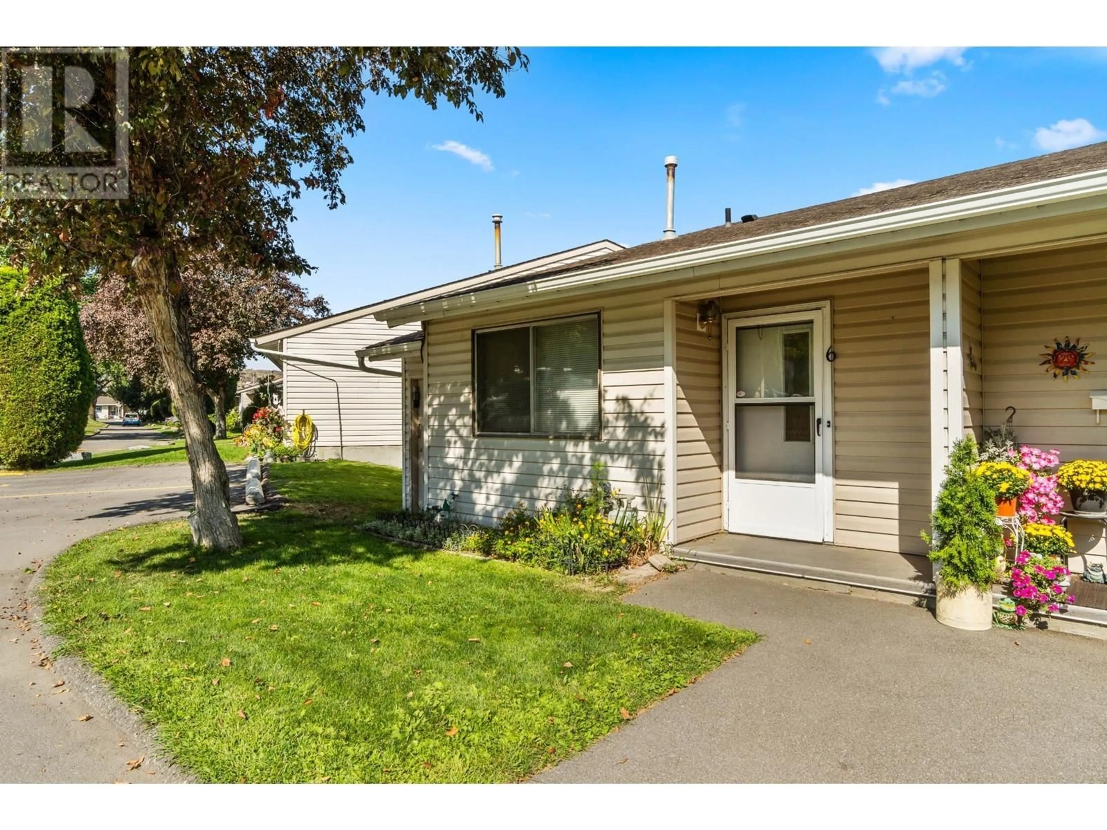 Home with vinyl exterior material, street for 6 - 460 DALGLEISH DRIVE, Kamloops British Columbia V2H1T7