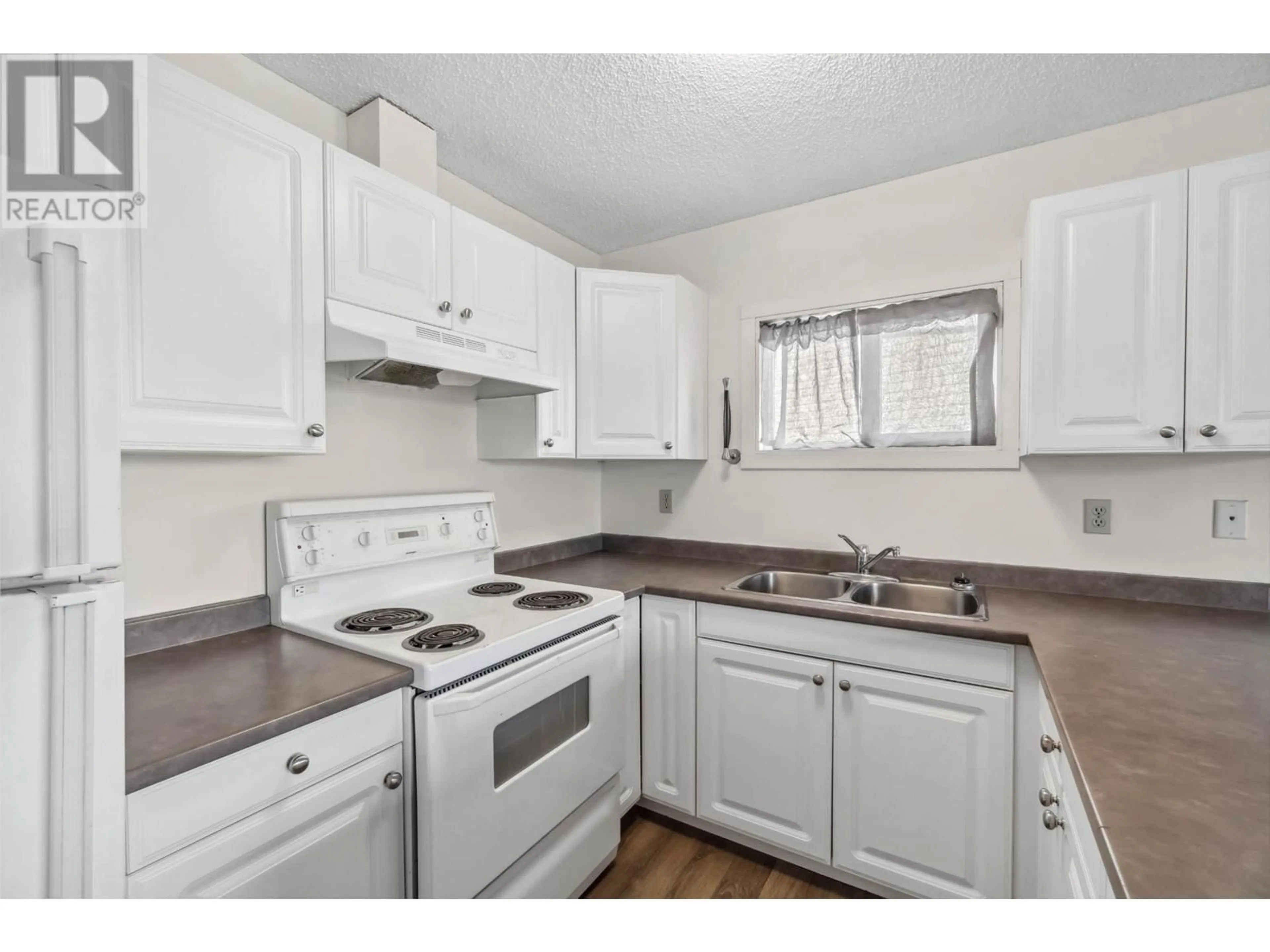 Standard kitchen, unknown for 460 DALGLEISH Drive Unit# 6, Kamloops British Columbia V2H1T7