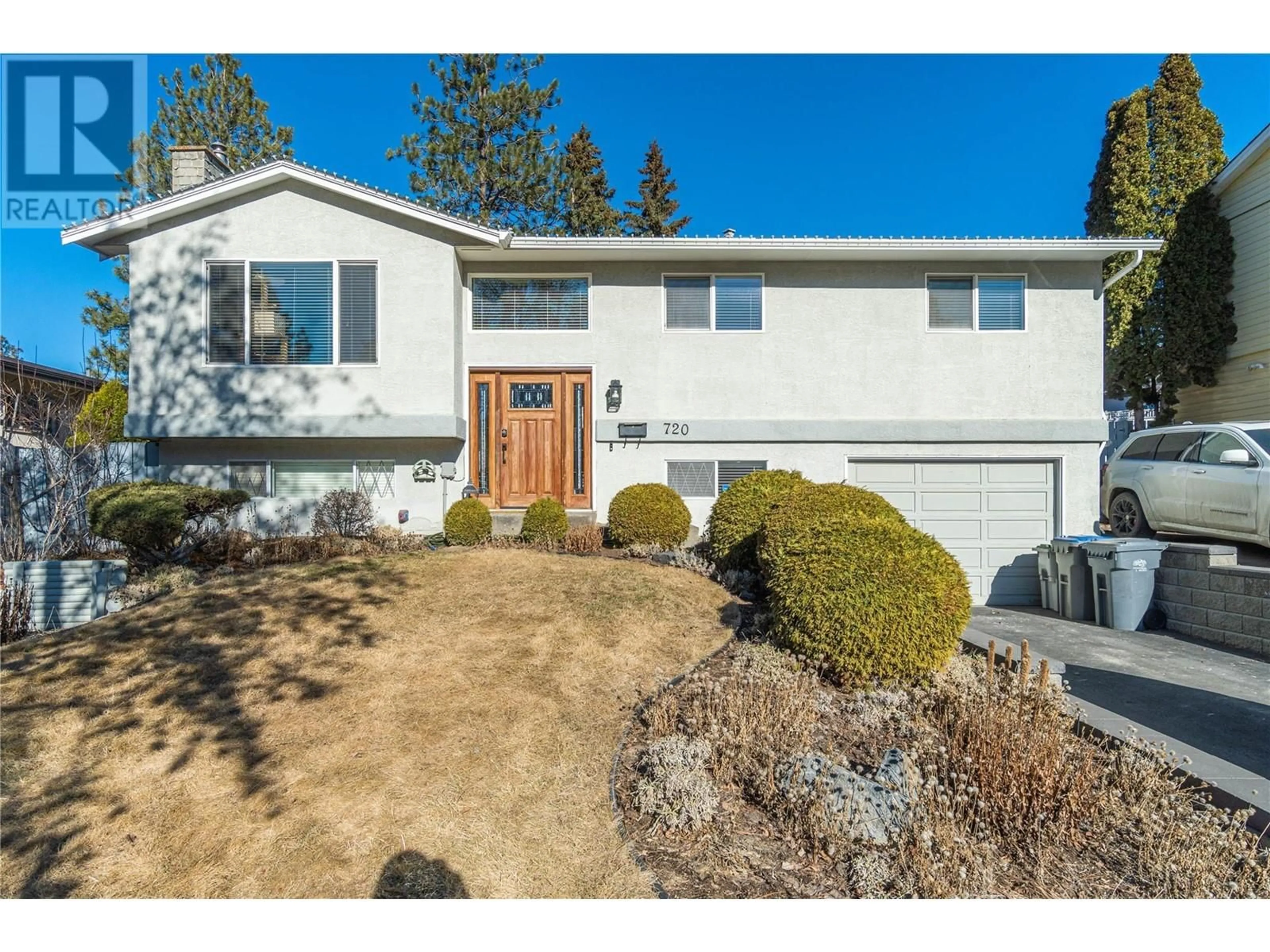 Home with vinyl exterior material, street for 720 GLENEAGLES DRIVE, Kamloops British Columbia V2E1J5